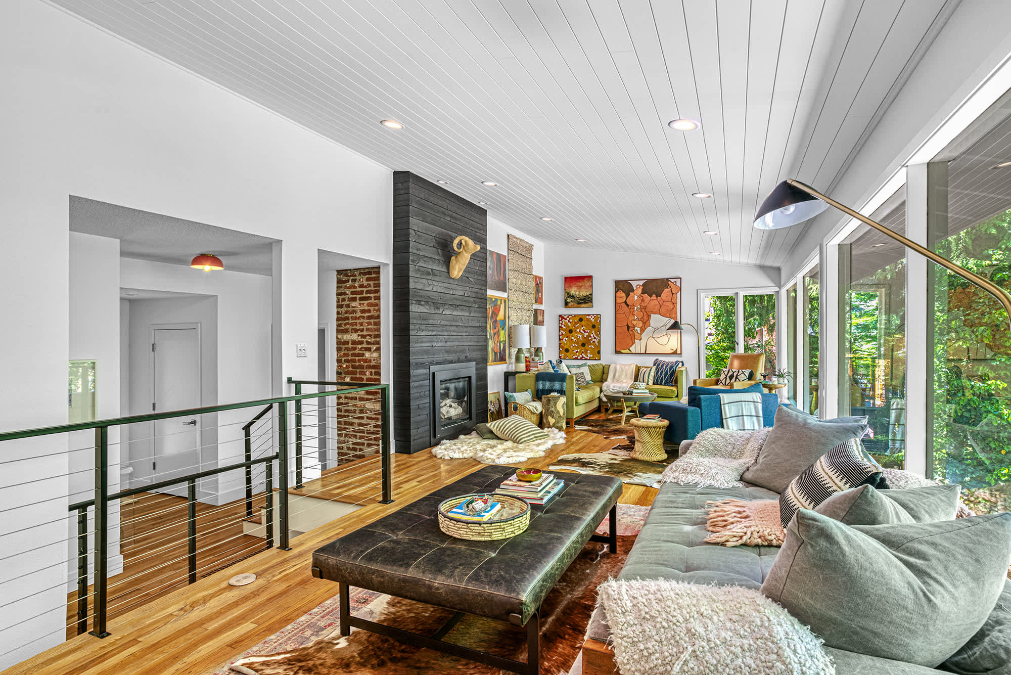 thumbnail view of a listing photo