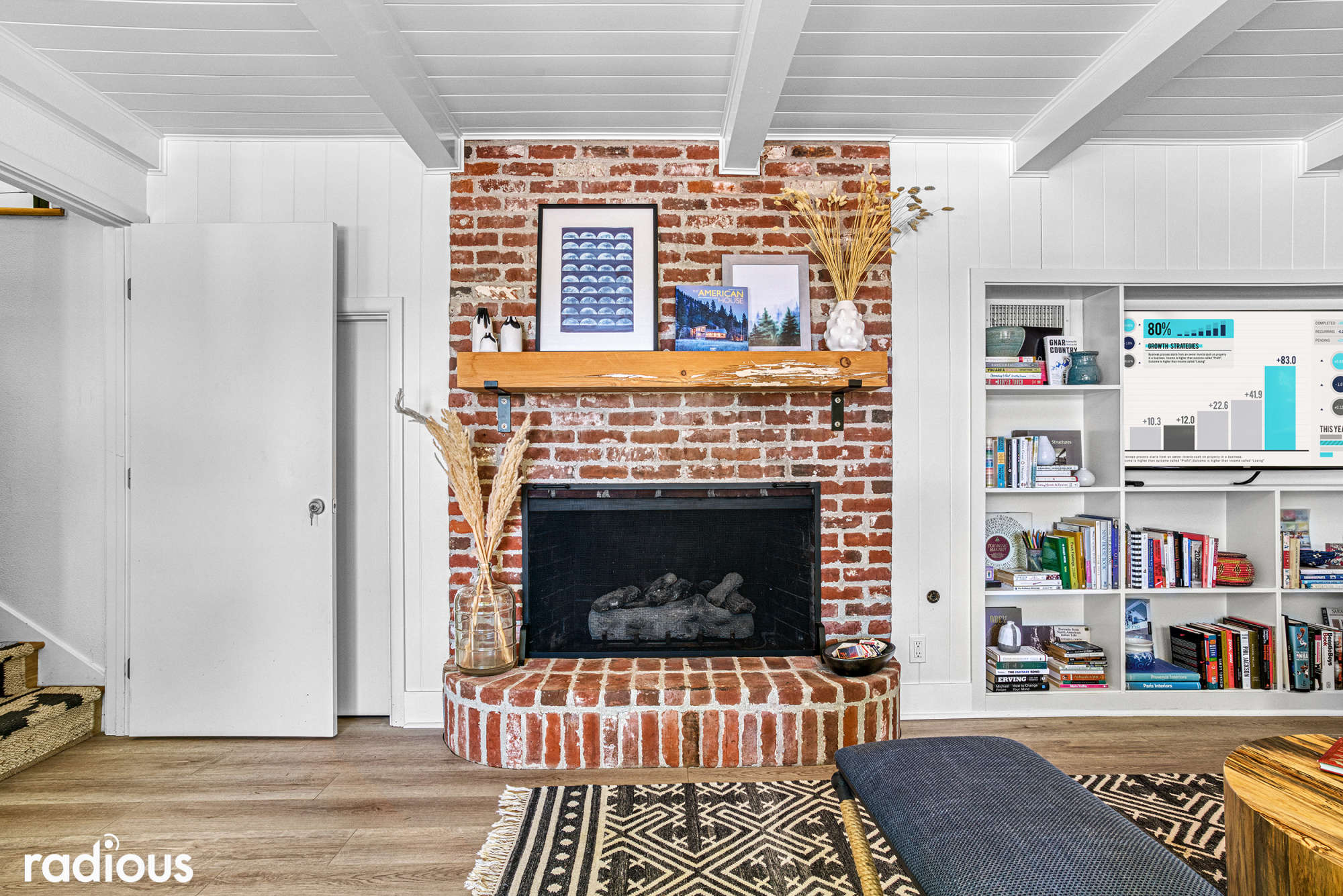 thumbnail view of a listing photo