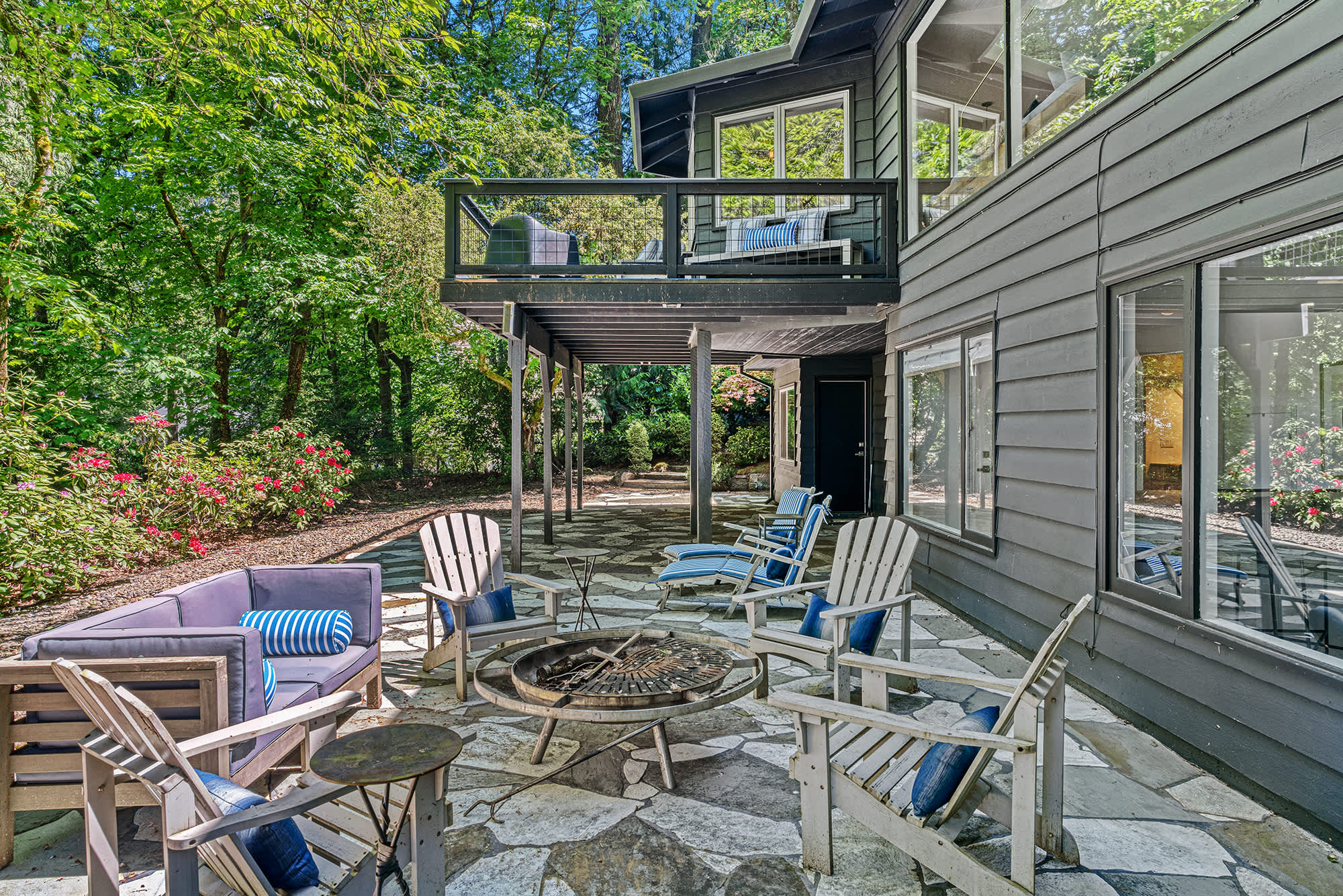 thumbnail view of a listing photo