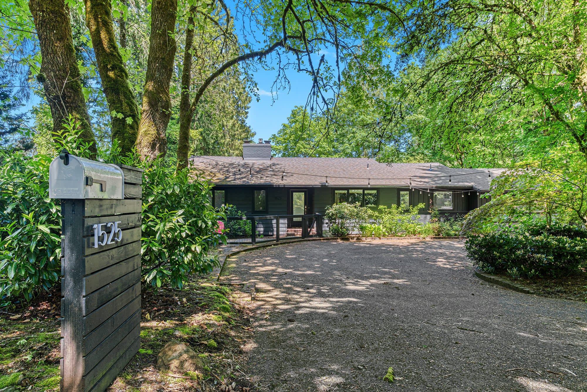 thumbnail view of a listing photo