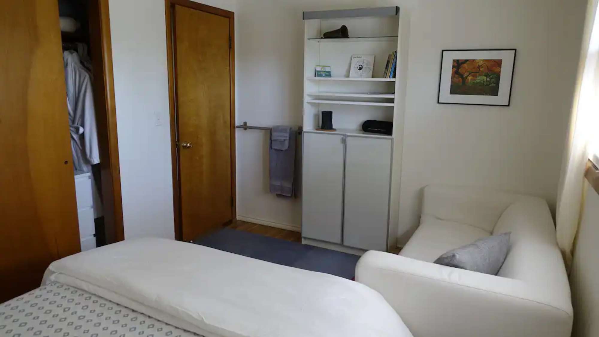 thumbnail view of a listing photo