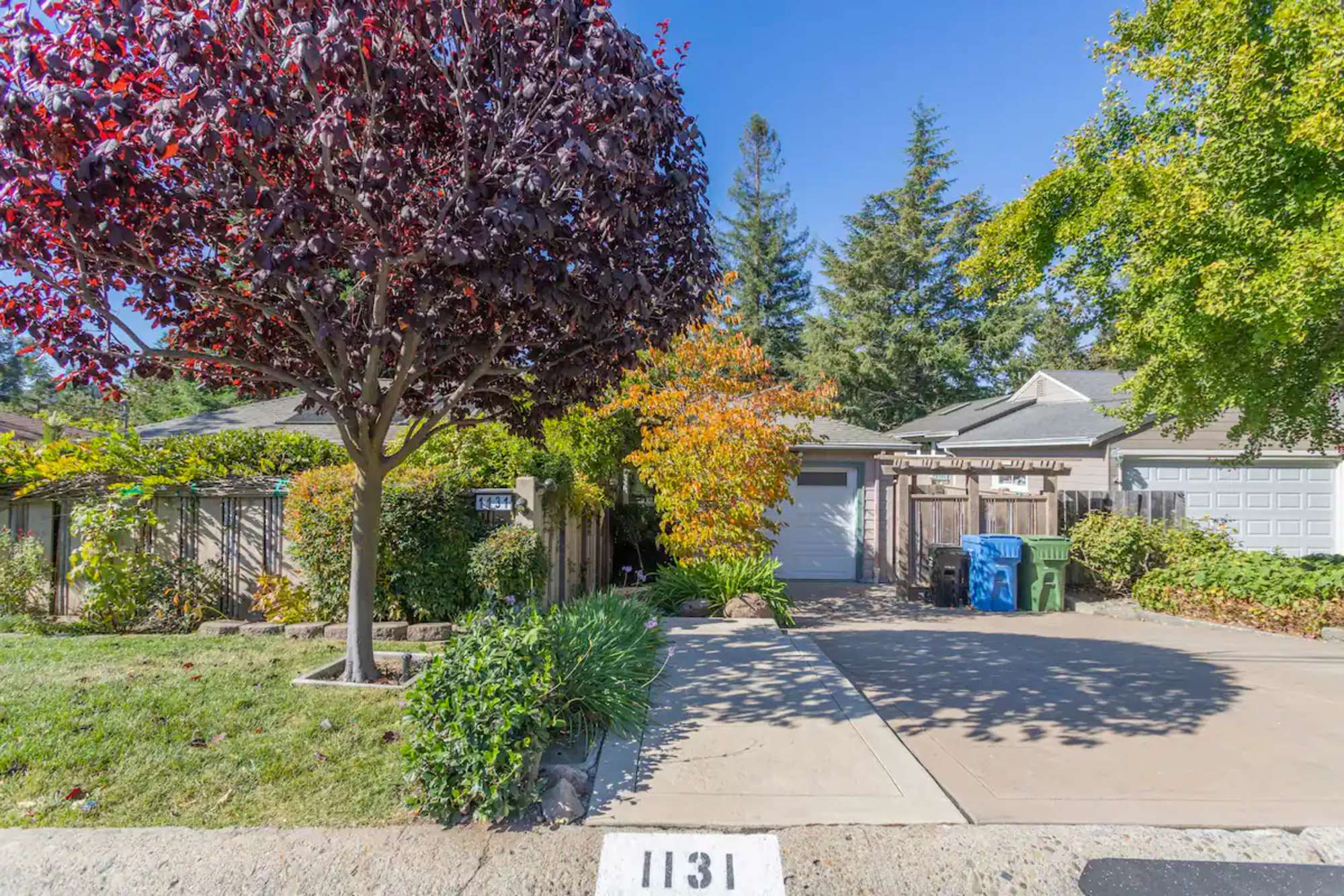 thumbnail view of a listing photo