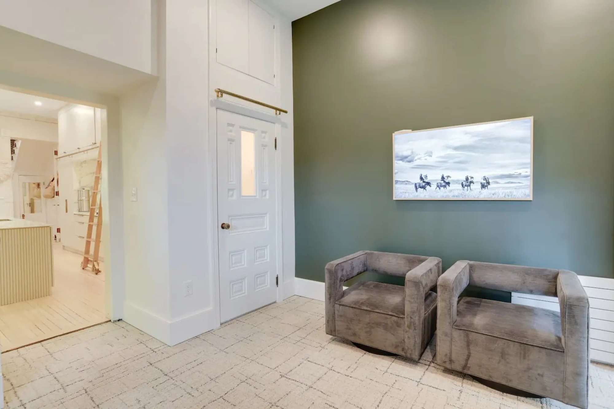 thumbnail view of a listing photo