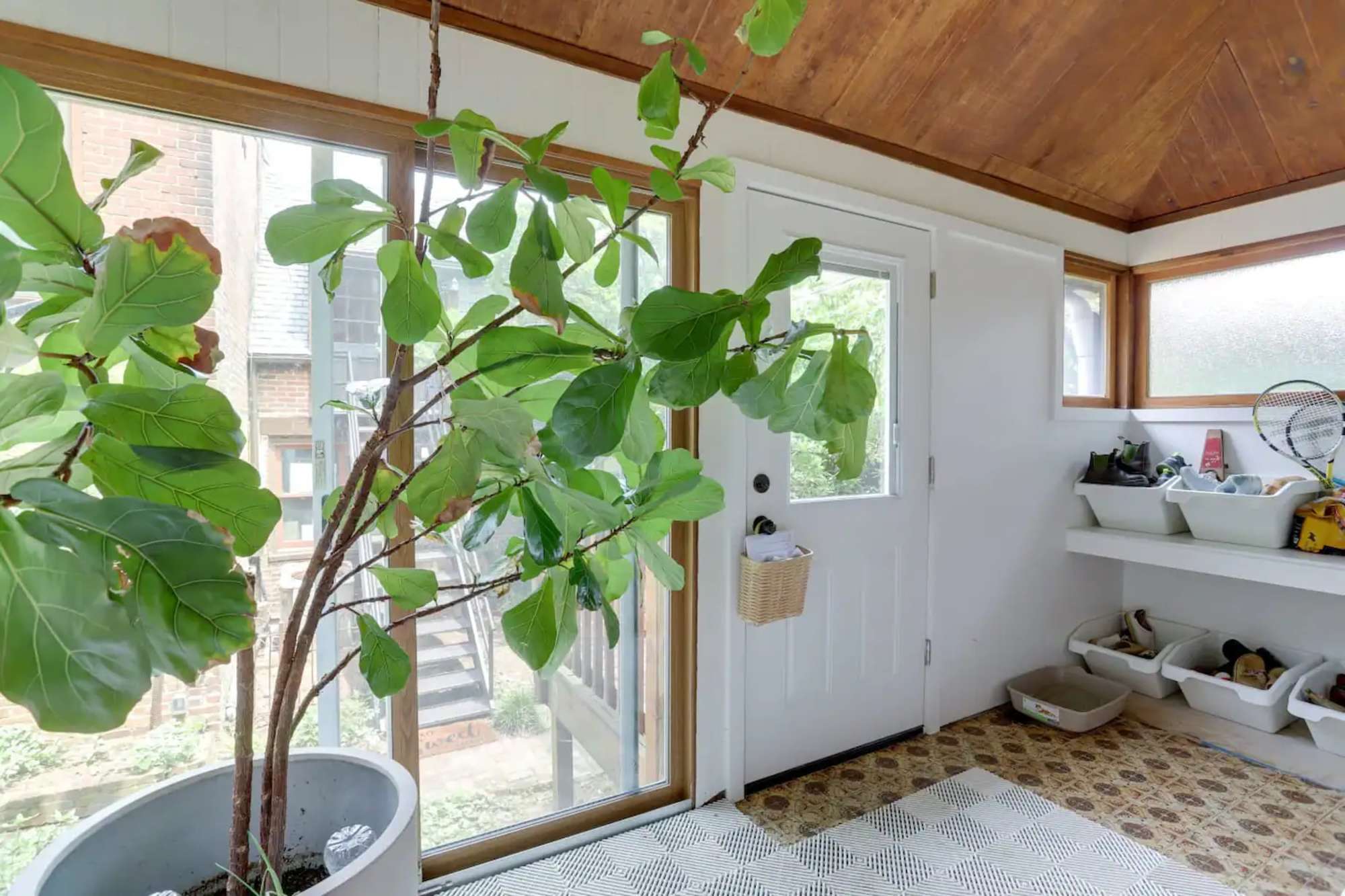 thumbnail view of a listing photo