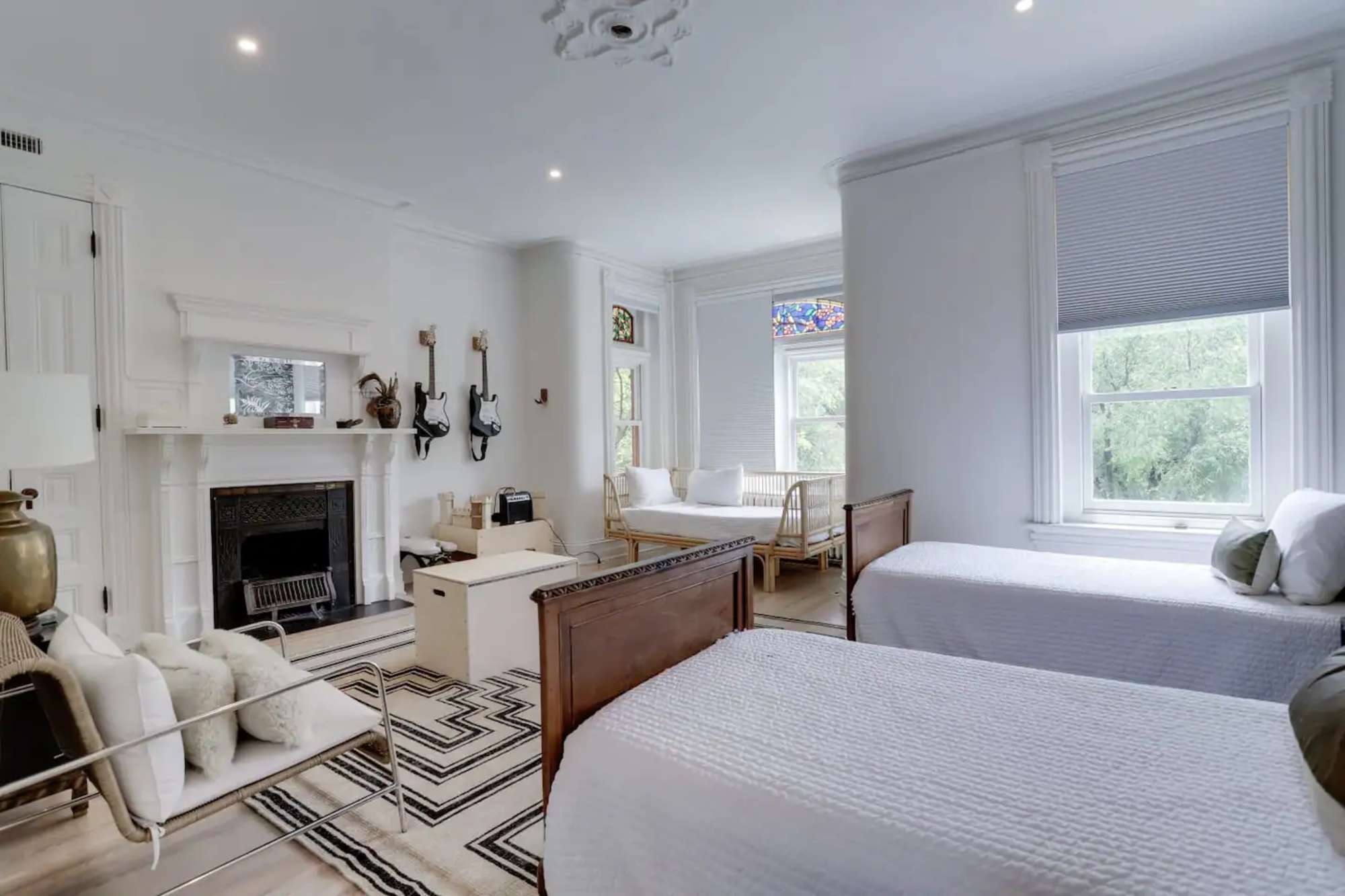 thumbnail view of a listing photo