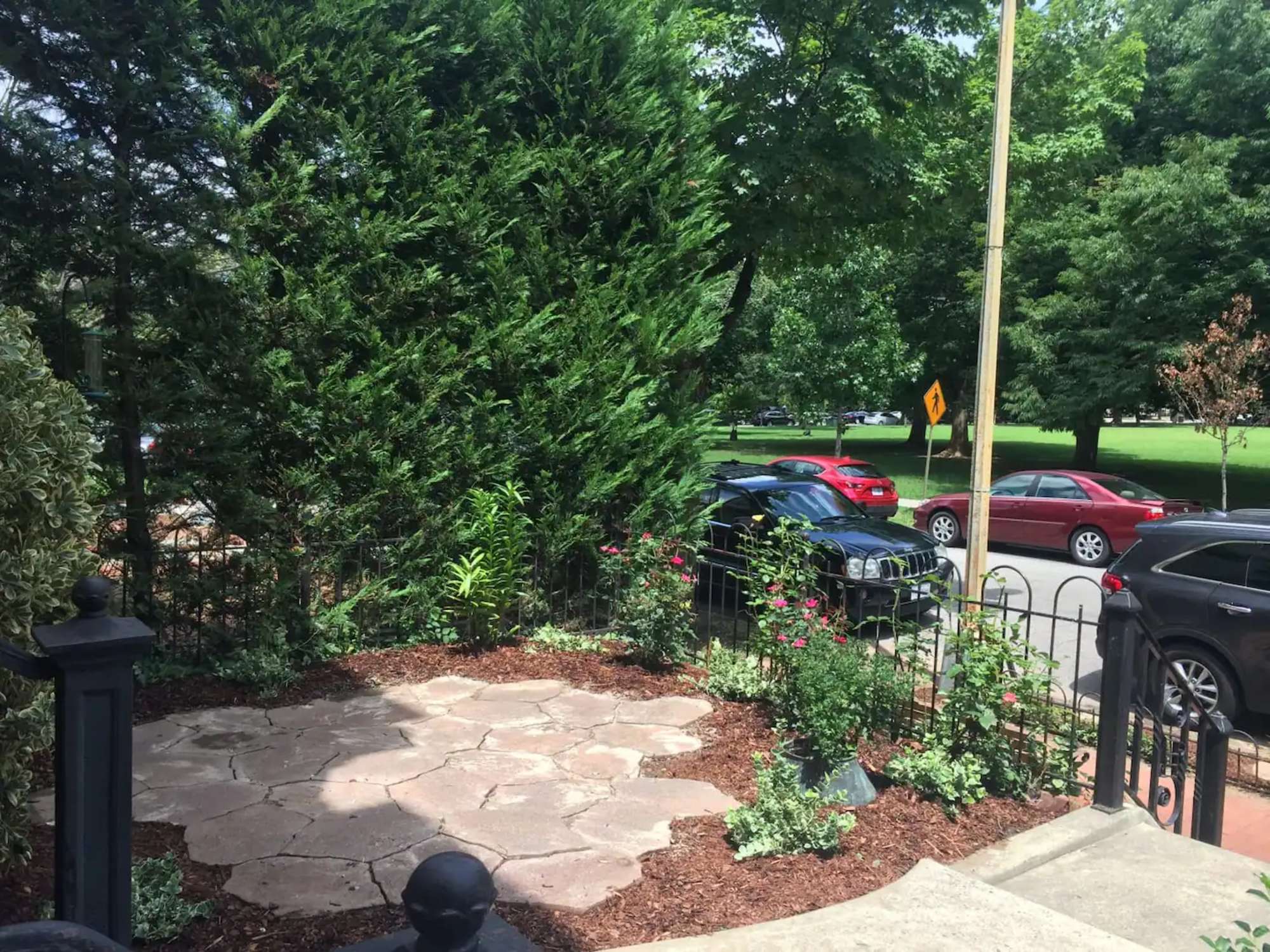 thumbnail view of a listing photo