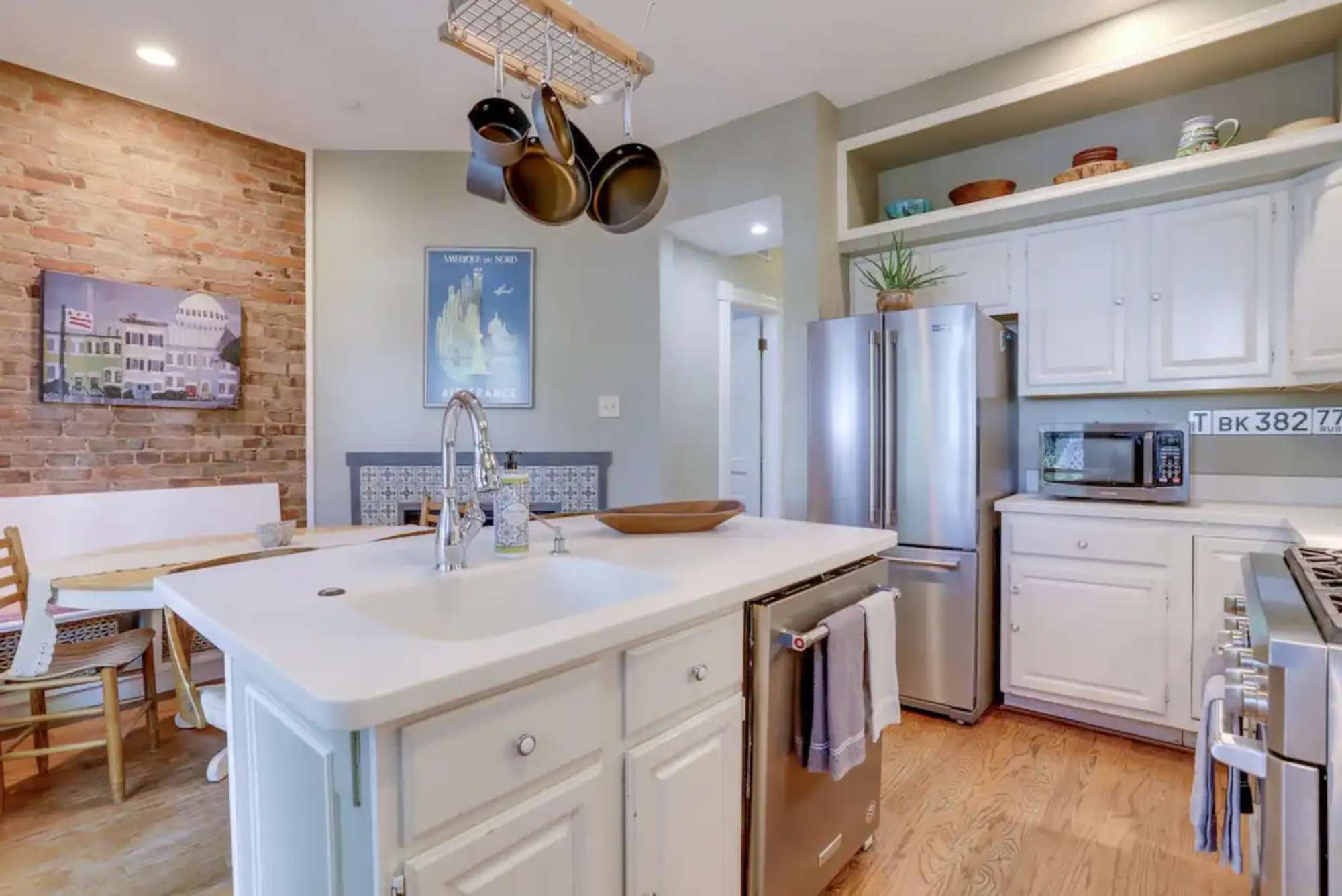 thumbnail view of a listing photo