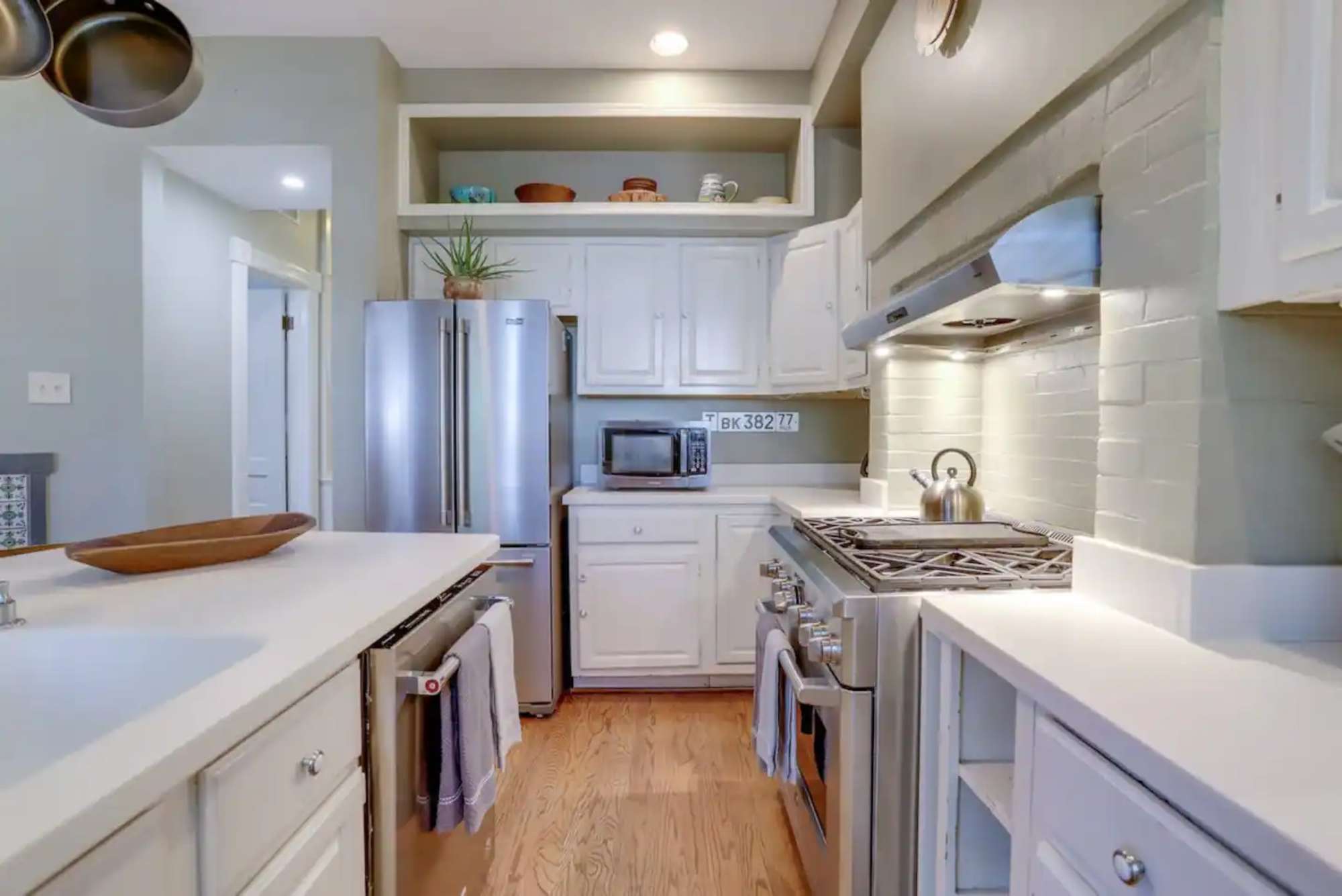 thumbnail view of a listing photo