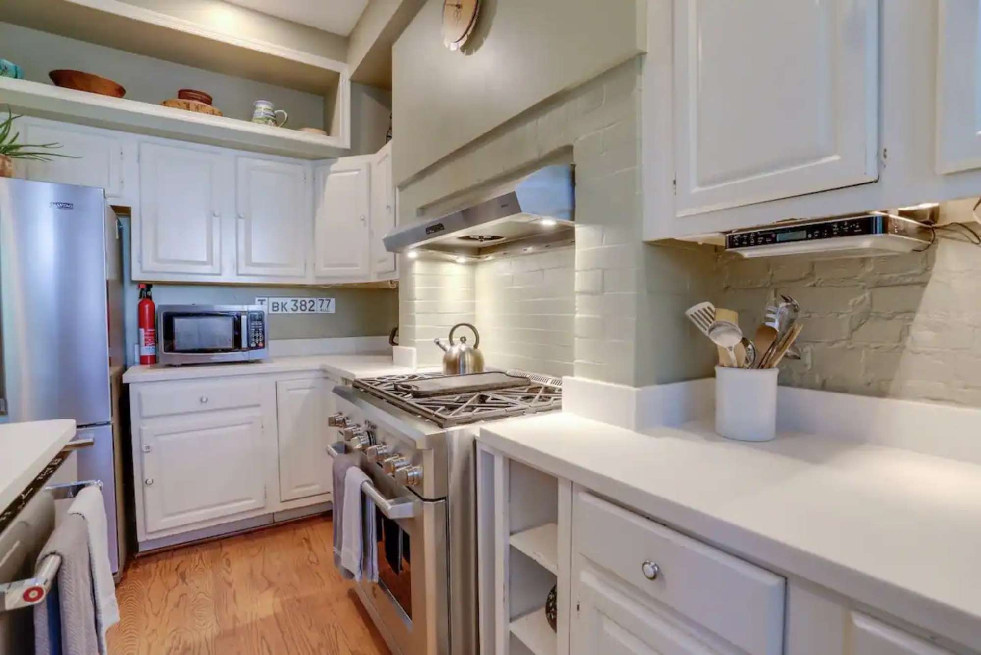 thumbnail view of a listing photo