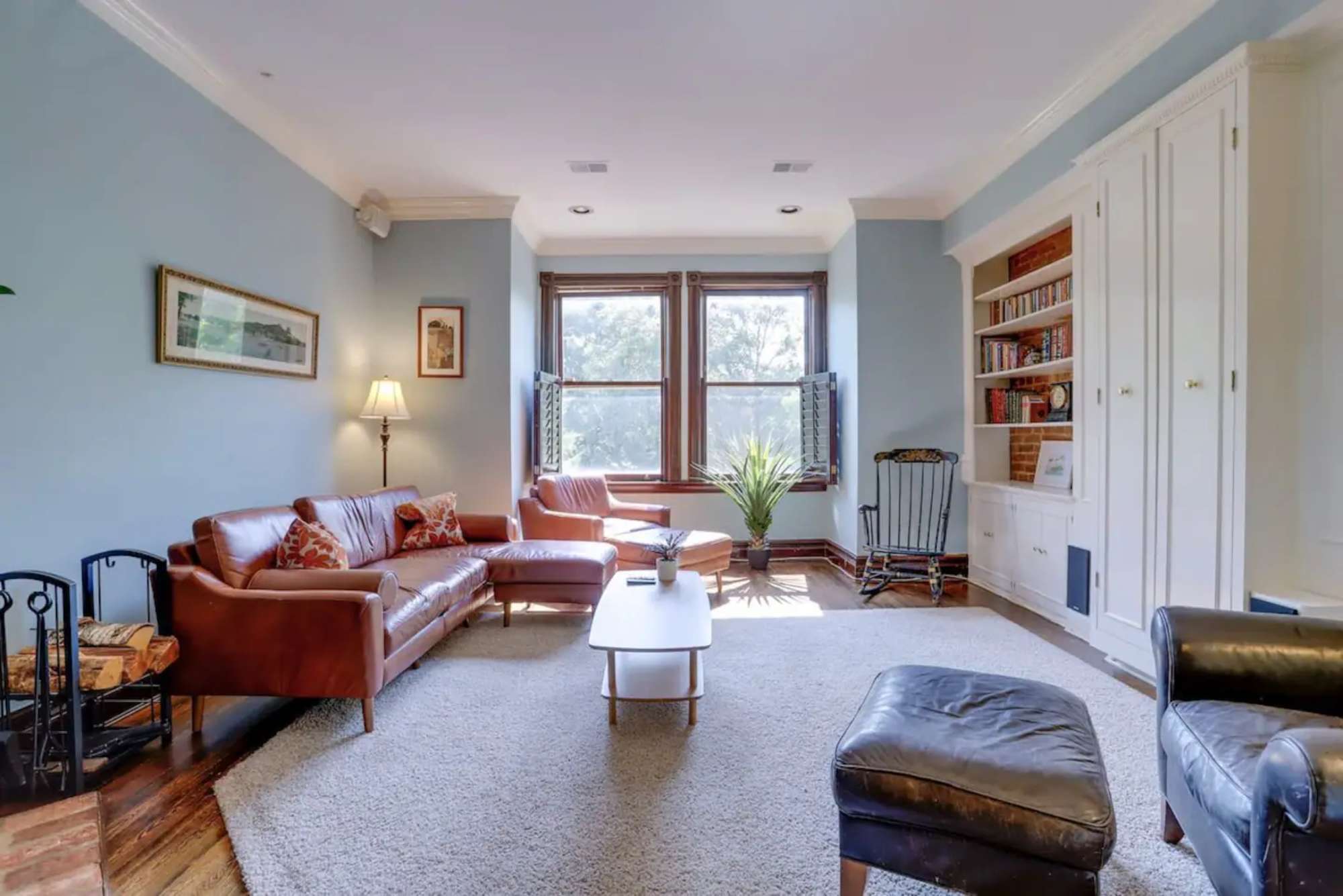 thumbnail view of a listing photo