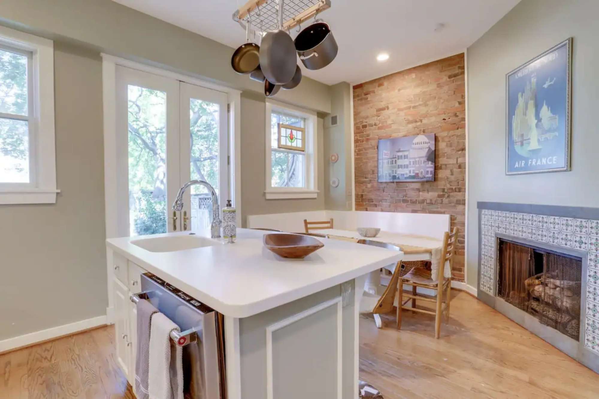 thumbnail view of a listing photo