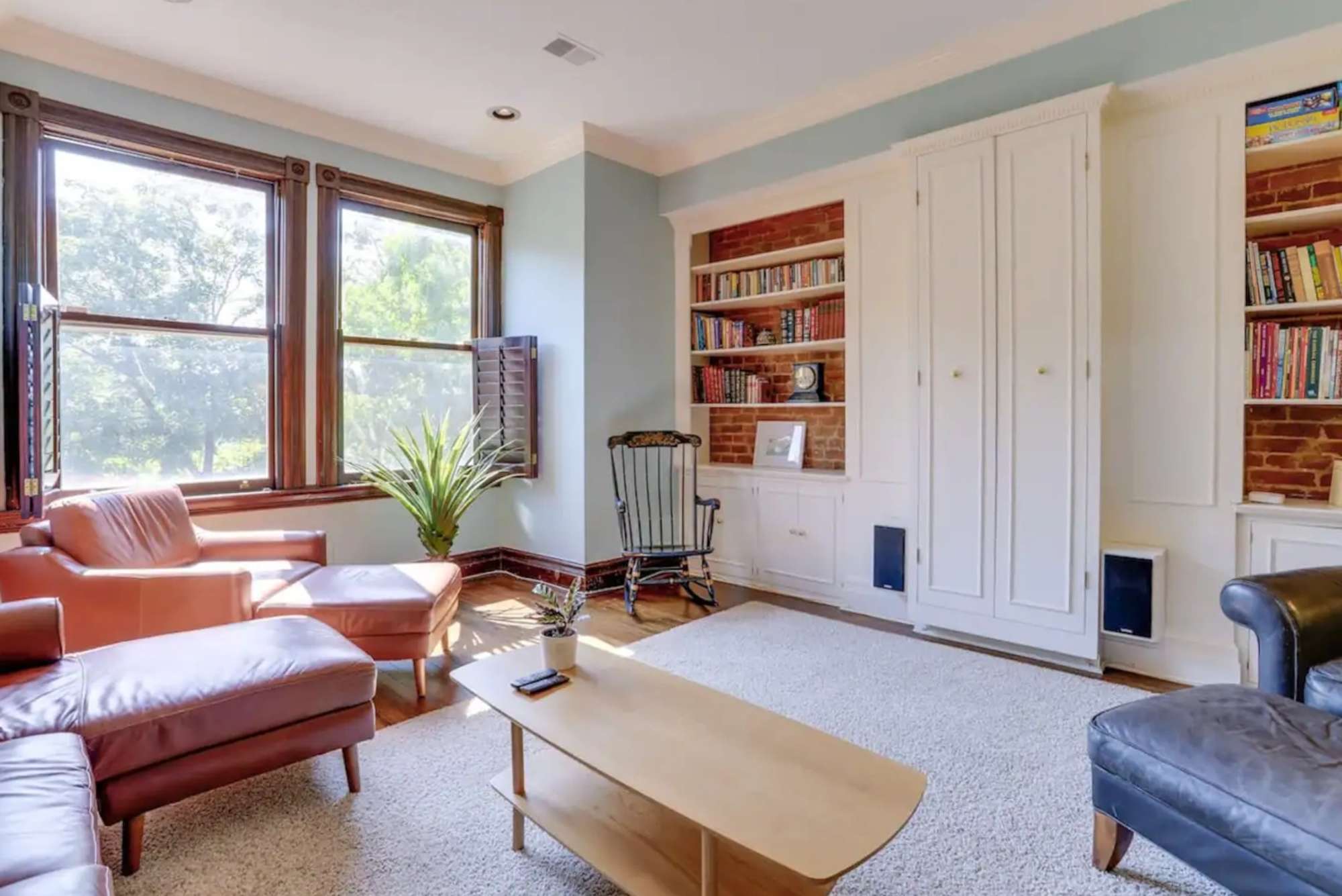 thumbnail view of a listing photo
