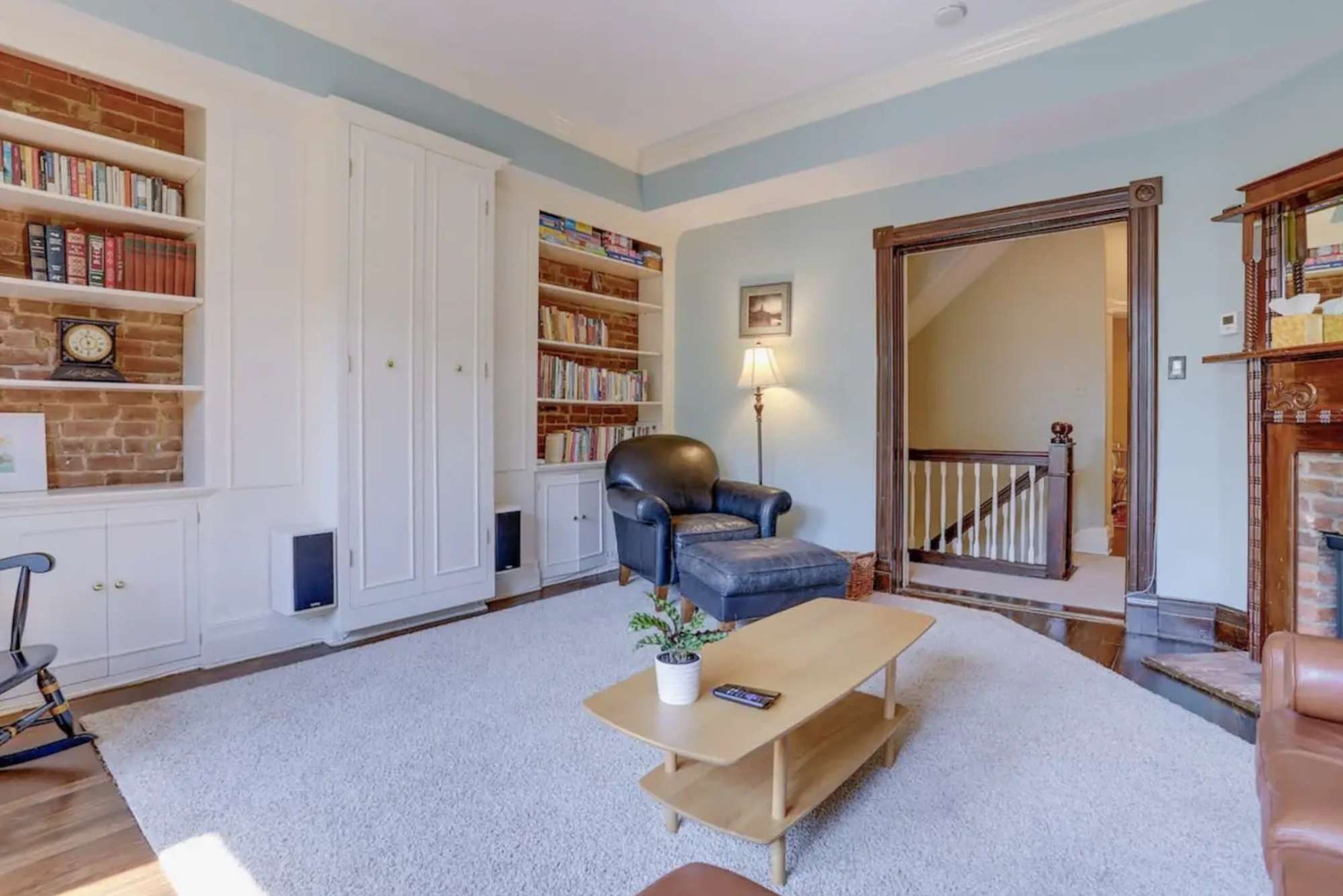 thumbnail view of a listing photo