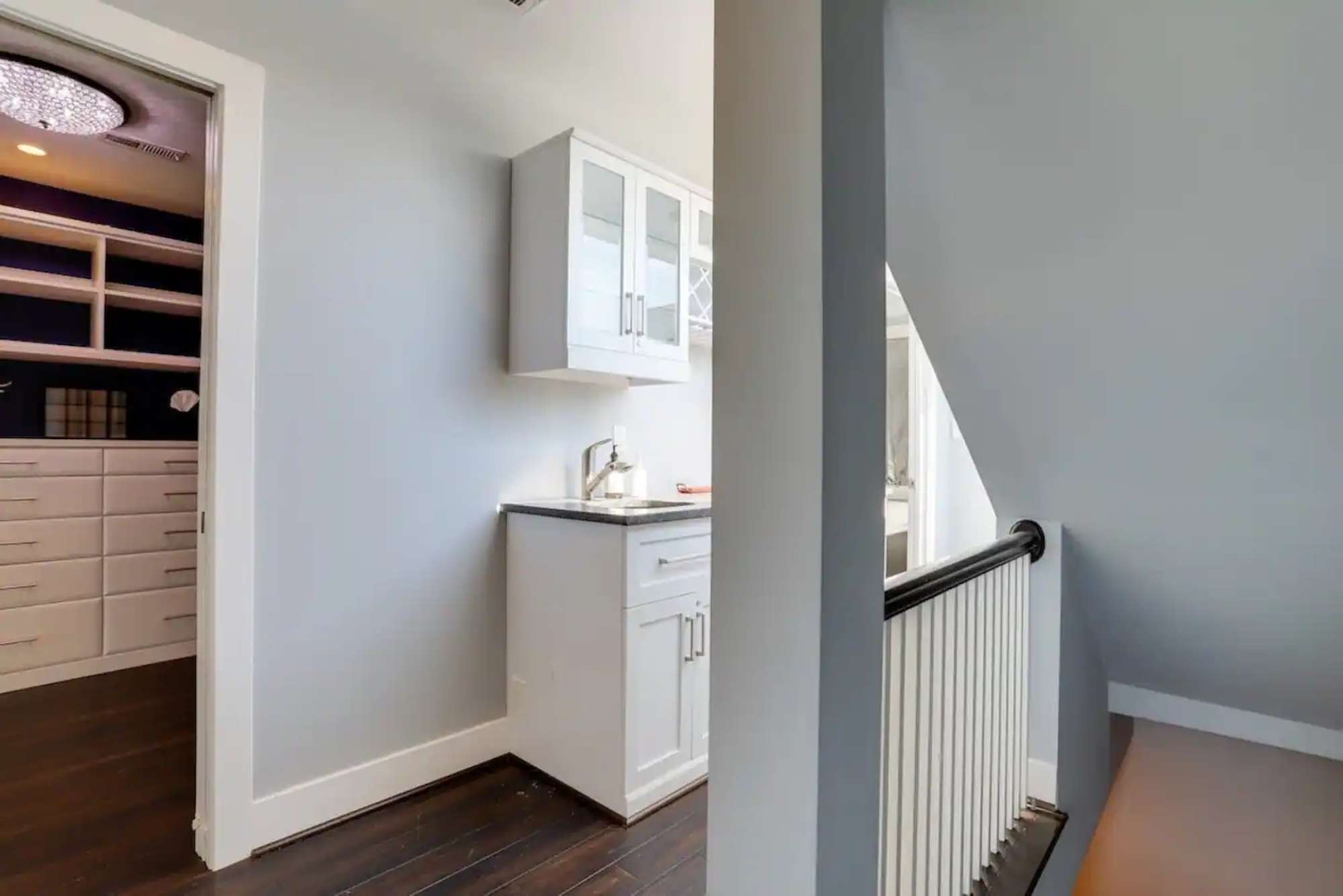 thumbnail view of a listing photo
