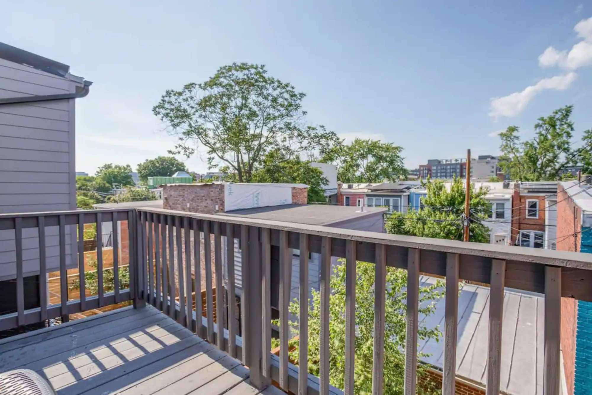 thumbnail view of a listing photo