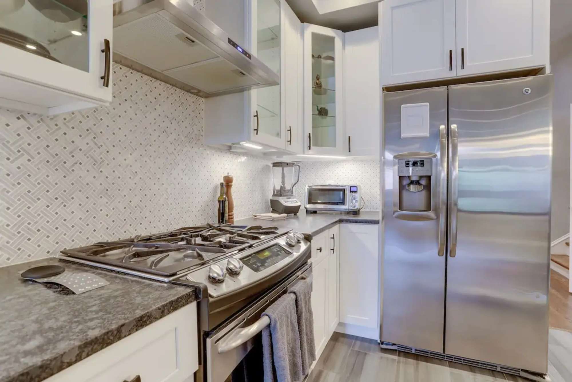 thumbnail view of a listing photo
