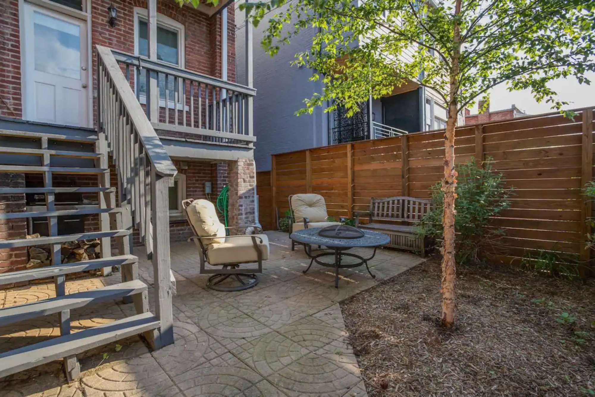 thumbnail view of a listing photo