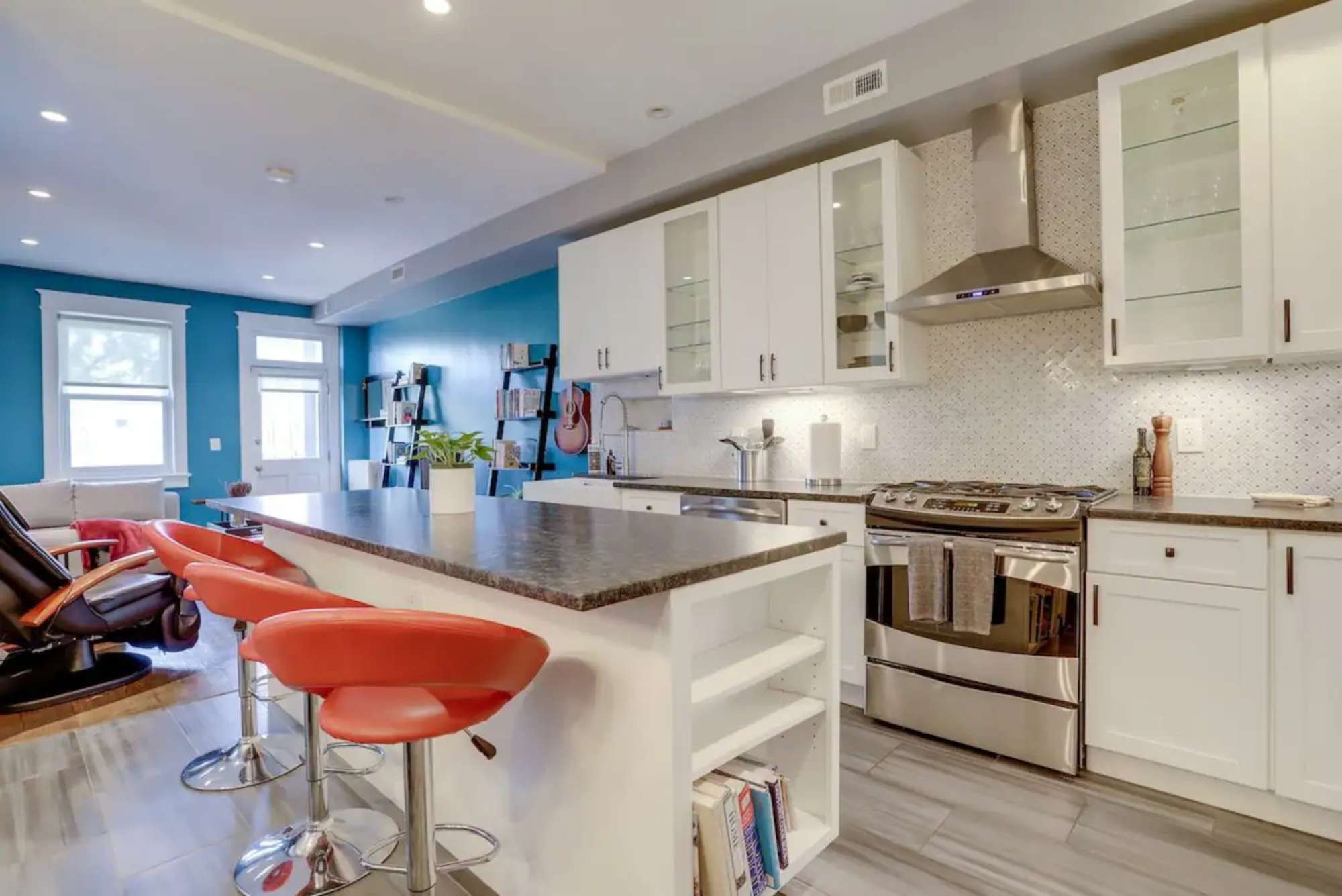 thumbnail view of a listing photo