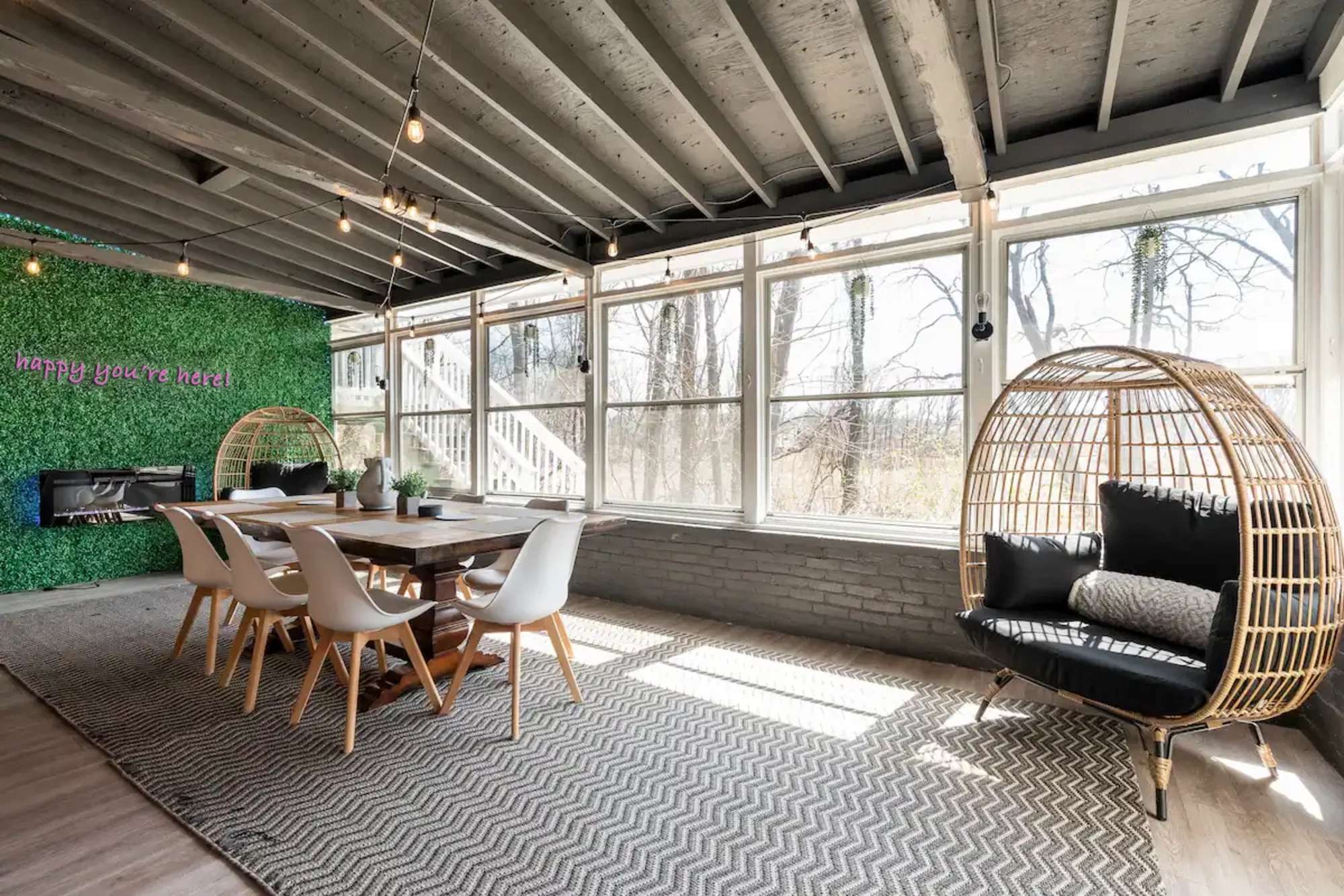 thumbnail view of a listing photo