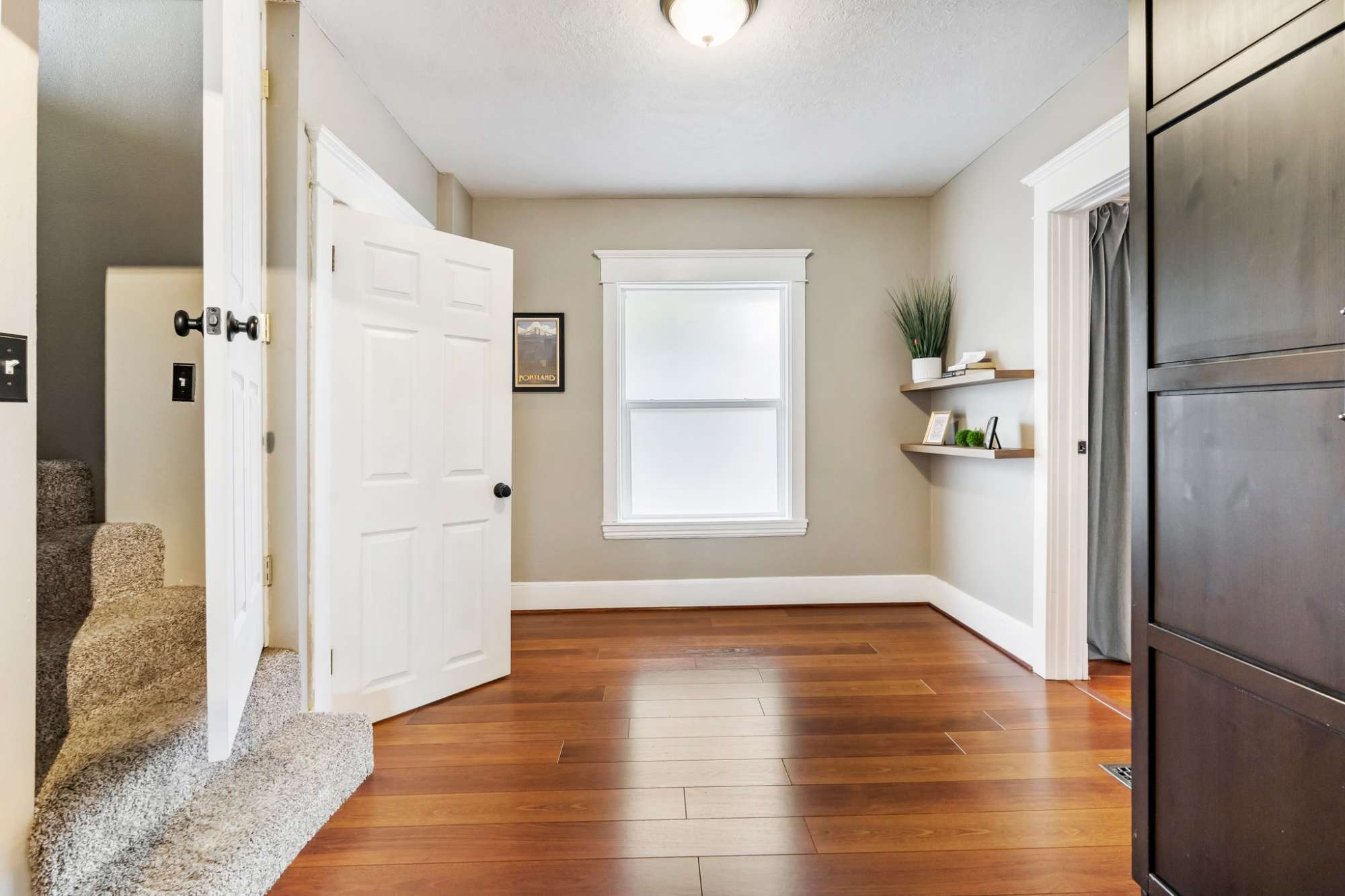 thumbnail view of a listing photo