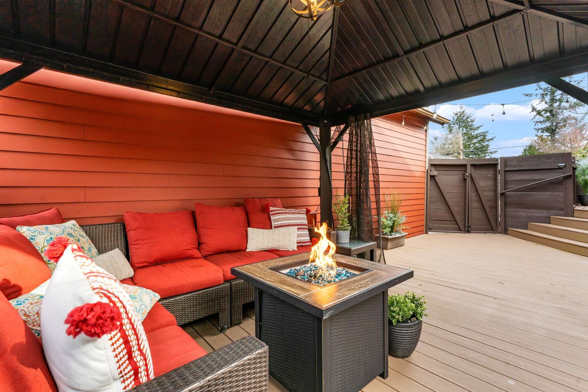 thumbnail view of a listing photo