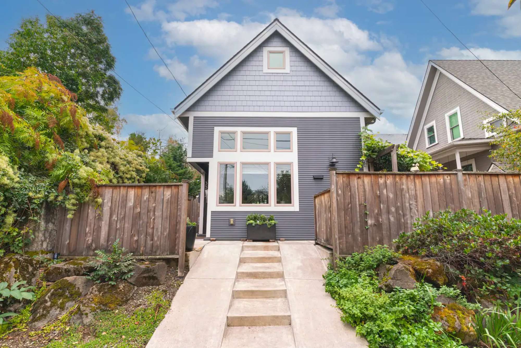 thumbnail view of a listing photo