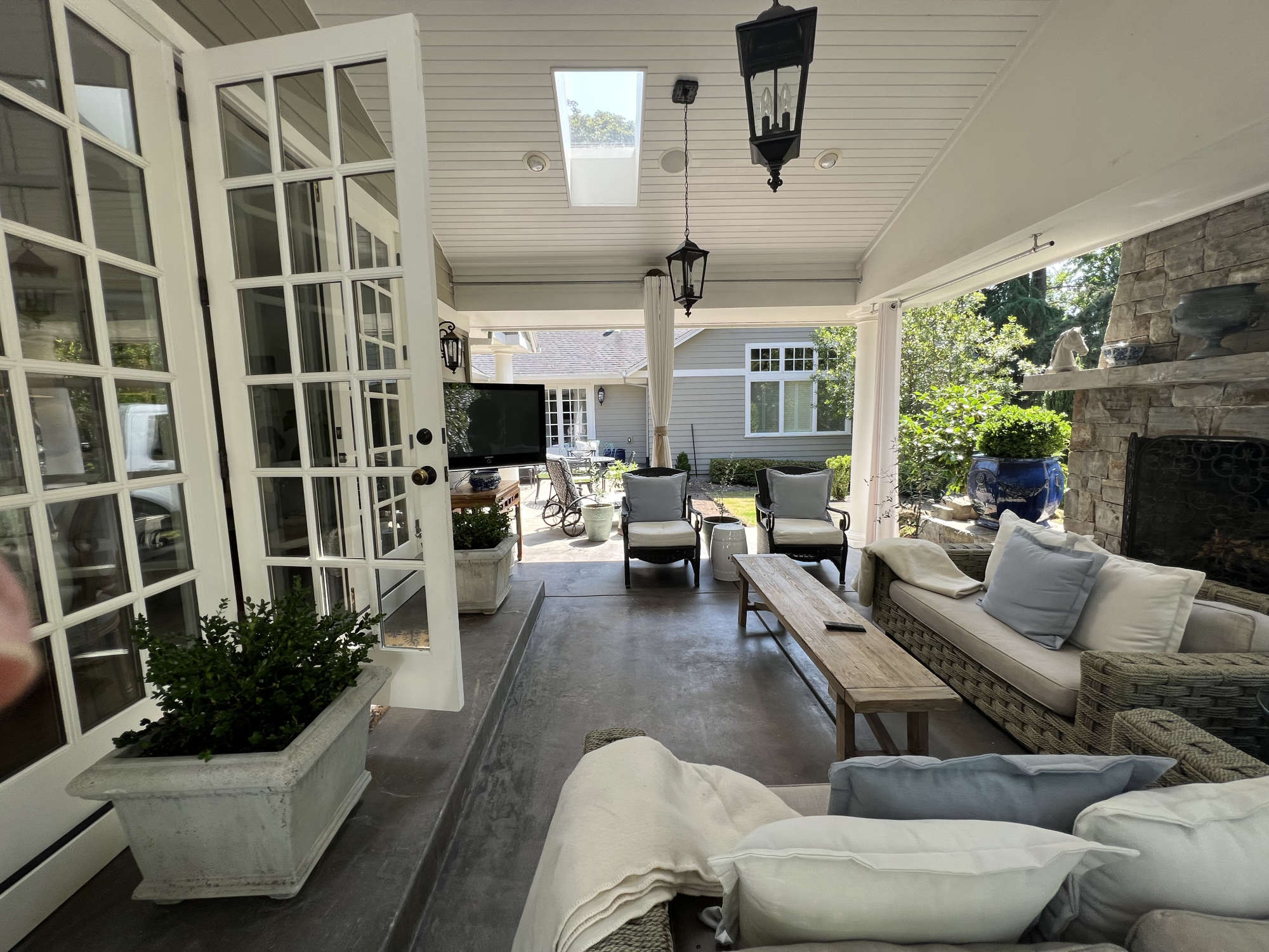 thumbnail view of a listing photo