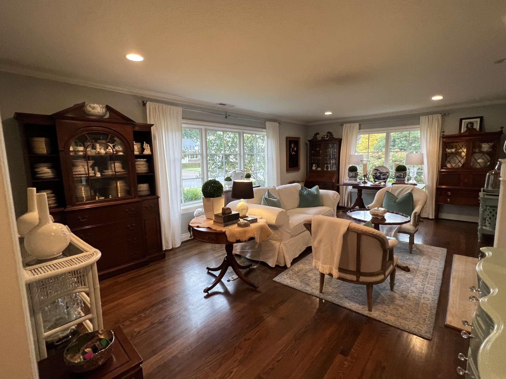 thumbnail view of a listing photo