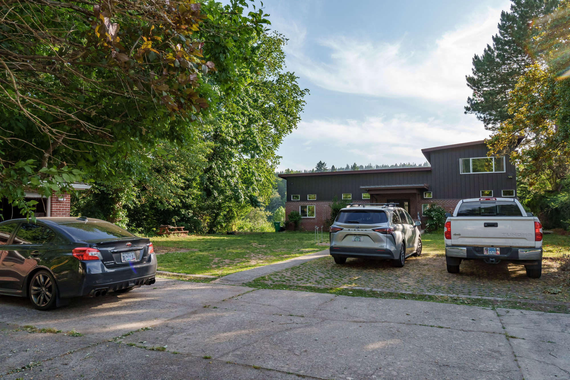 thumbnail view of a listing photo