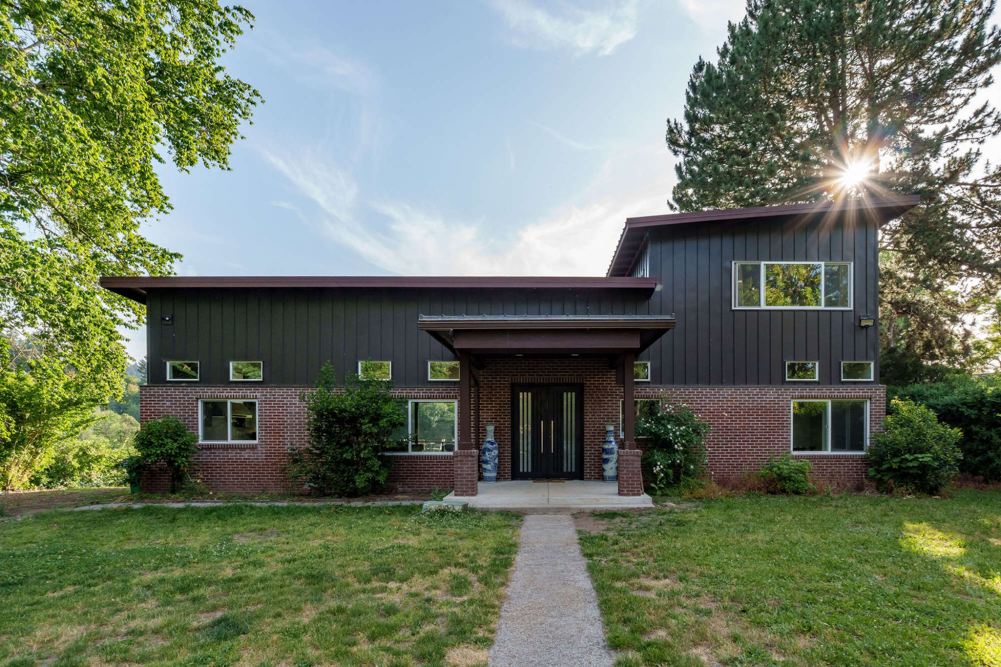 thumbnail view of a listing photo