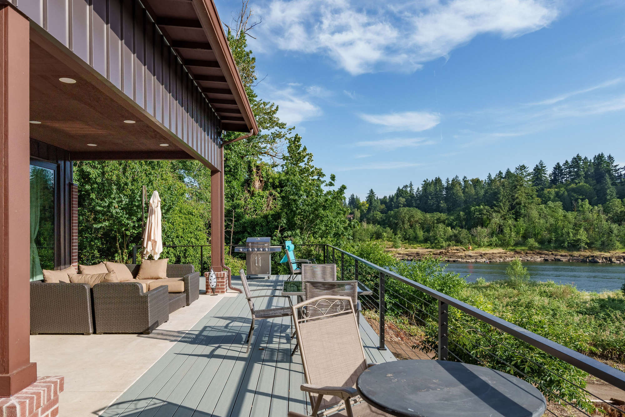 thumbnail view of a listing photo