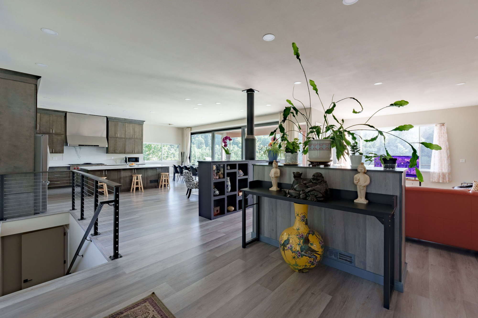 thumbnail view of a listing photo