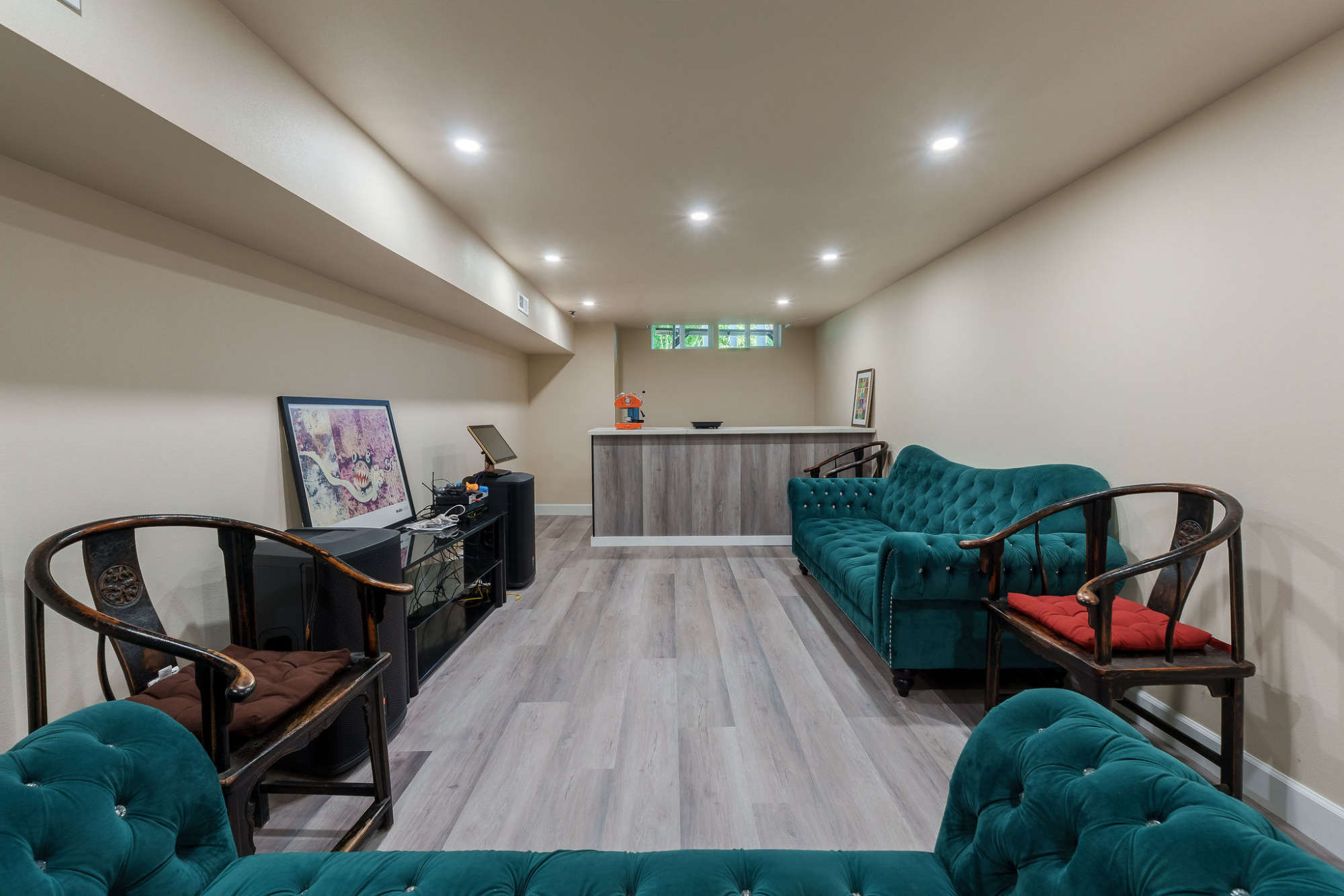 thumbnail view of a listing photo