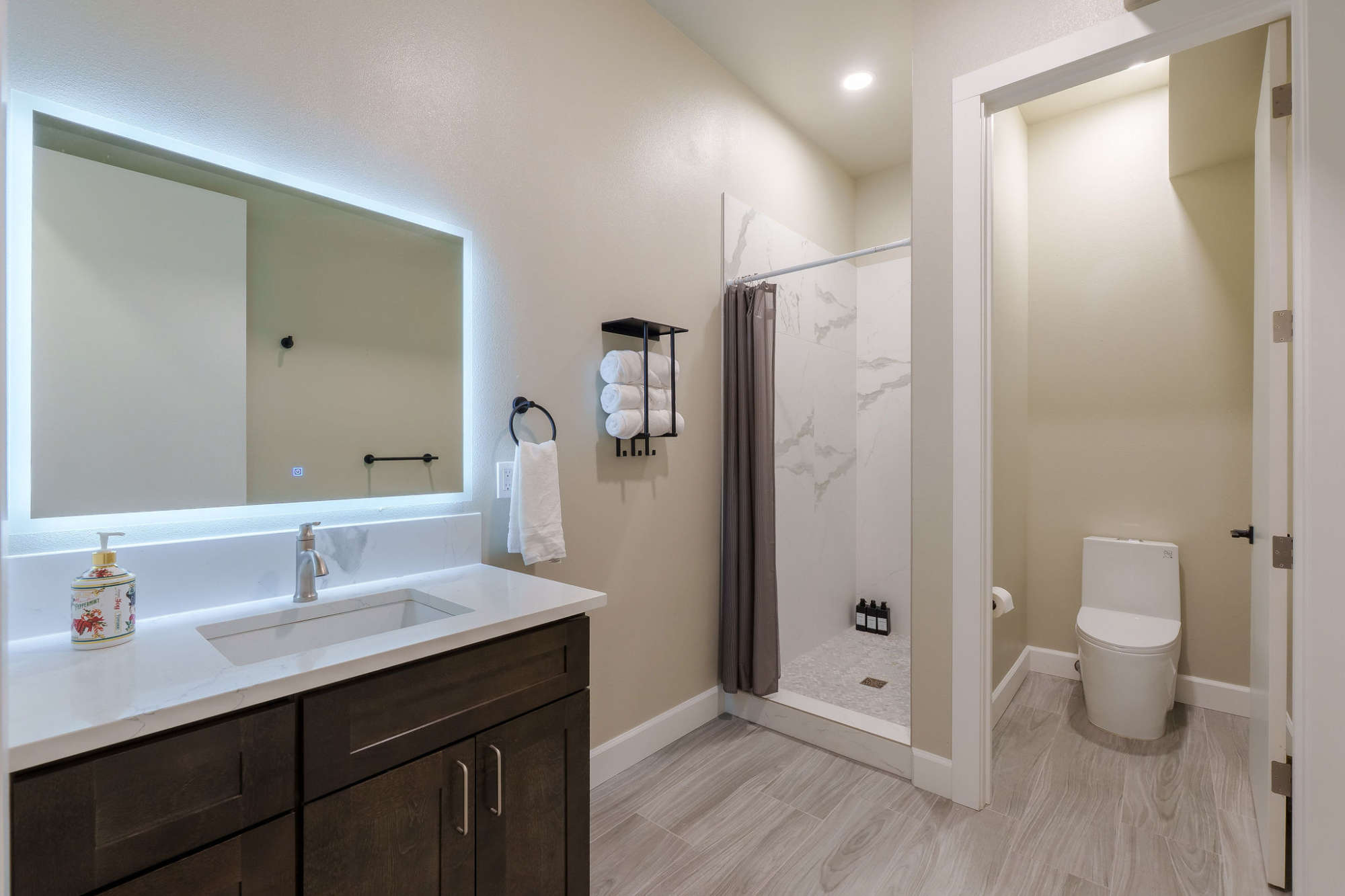 thumbnail view of a listing photo