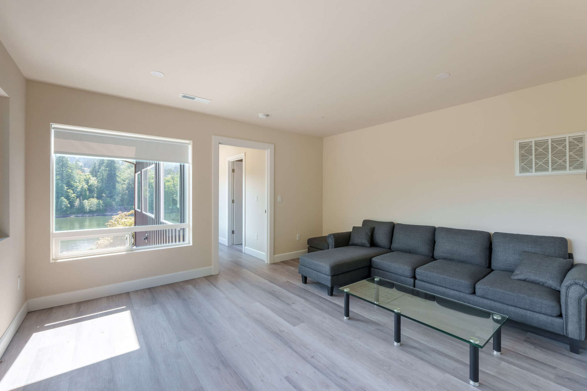 thumbnail view of a listing photo