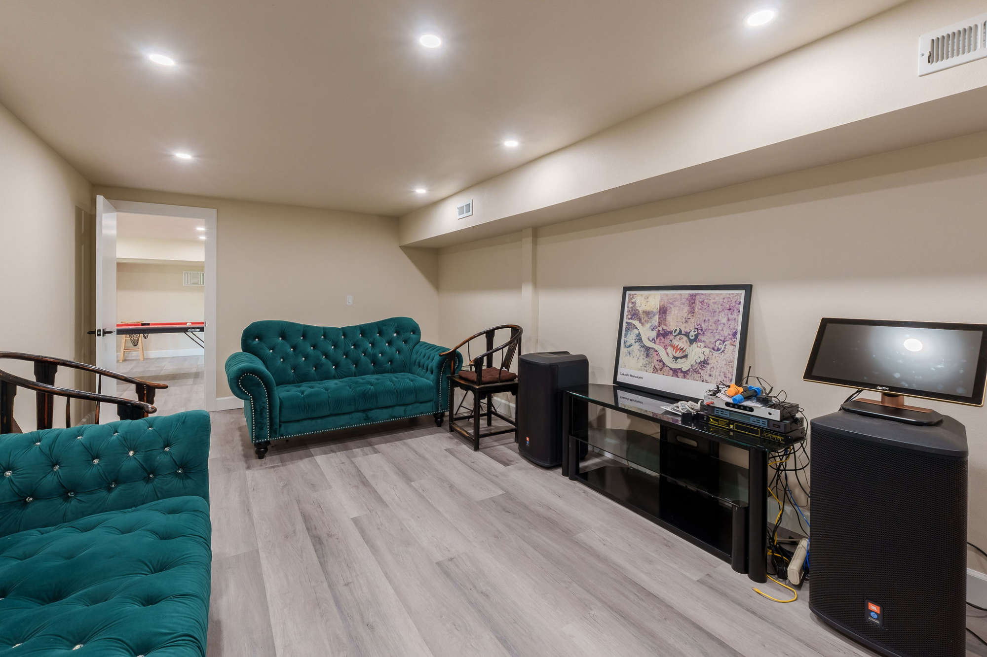 thumbnail view of a listing photo