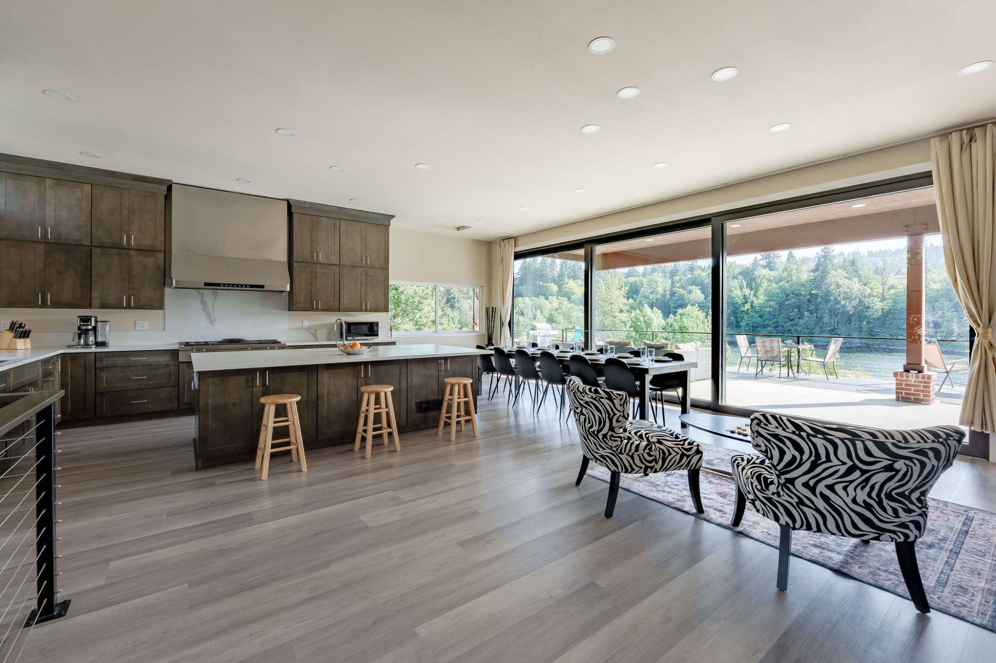 thumbnail view of a listing photo