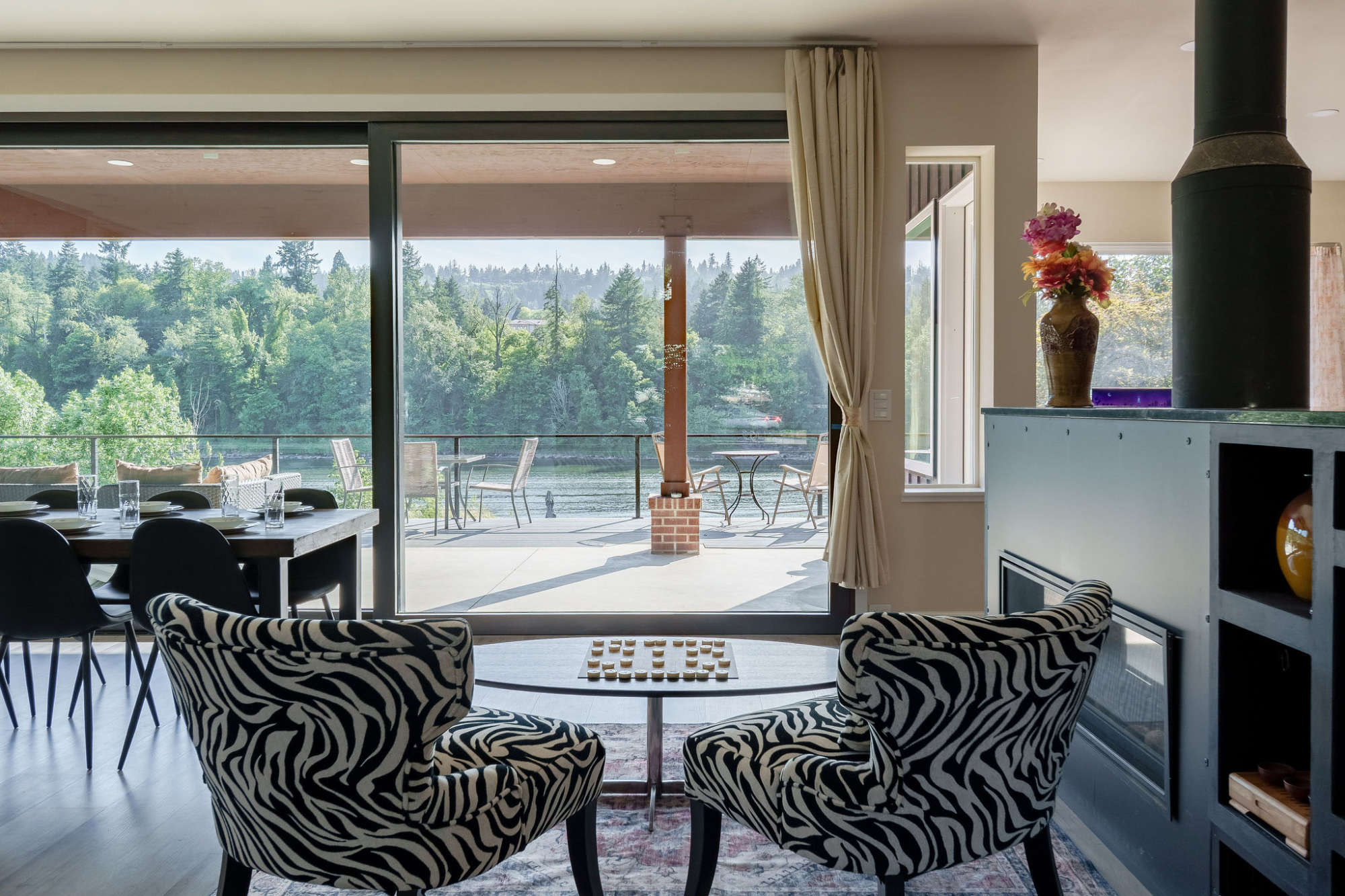 thumbnail view of a listing photo