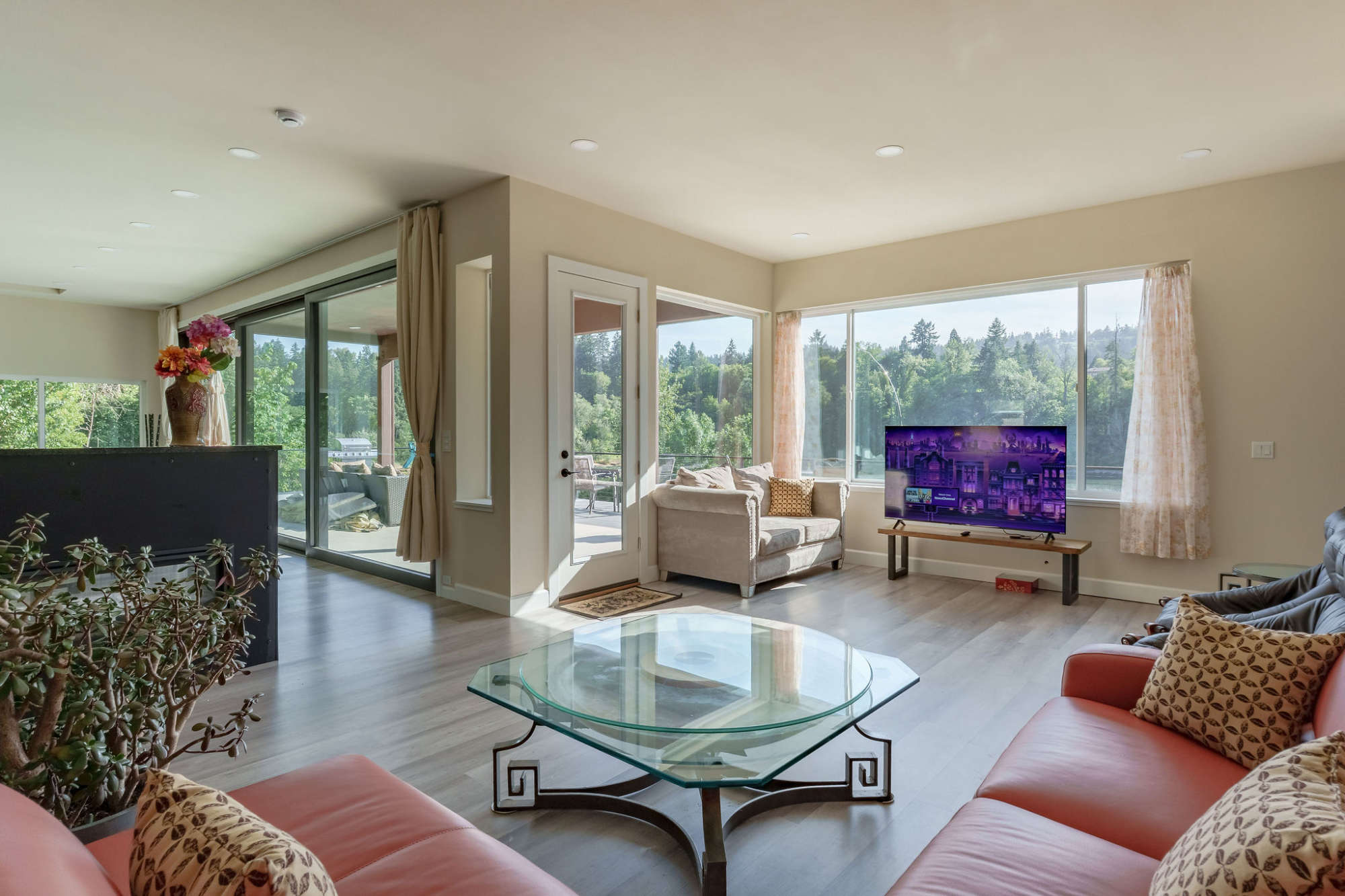 thumbnail view of a listing photo