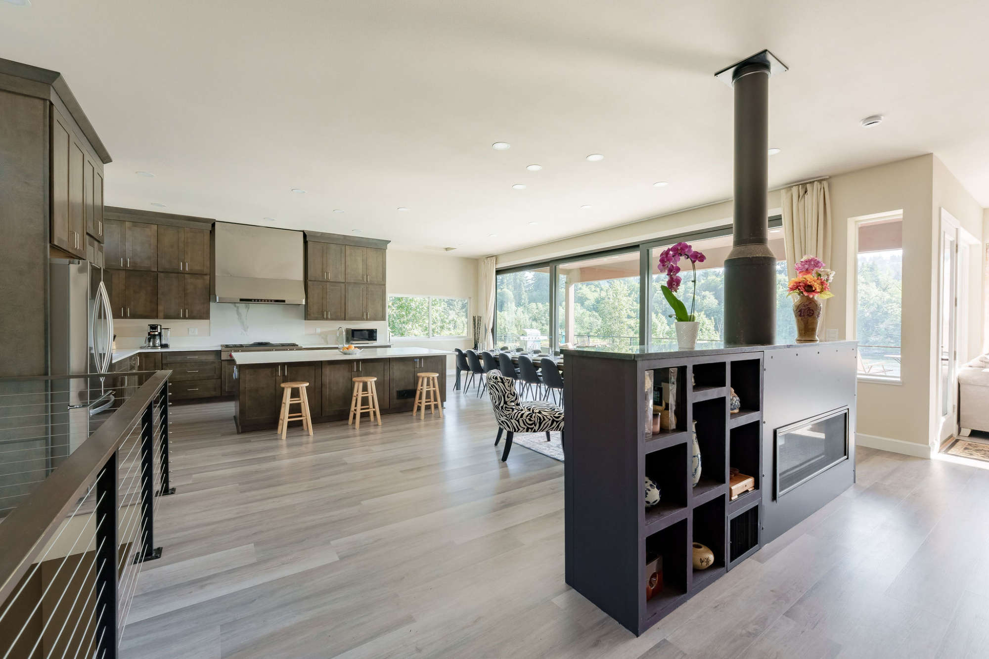 thumbnail view of a listing photo