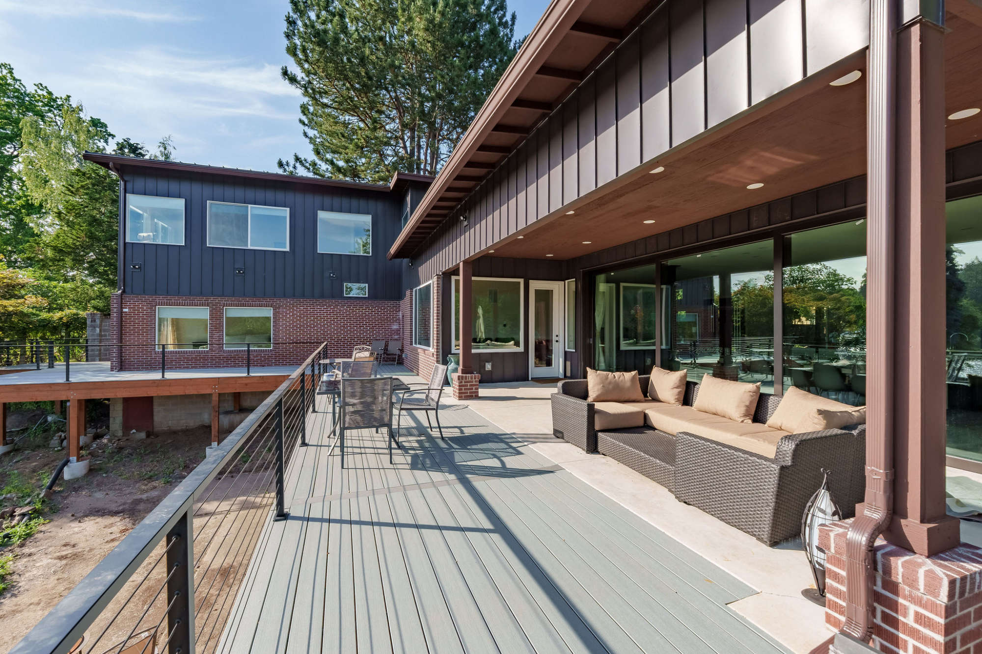 thumbnail view of a listing photo