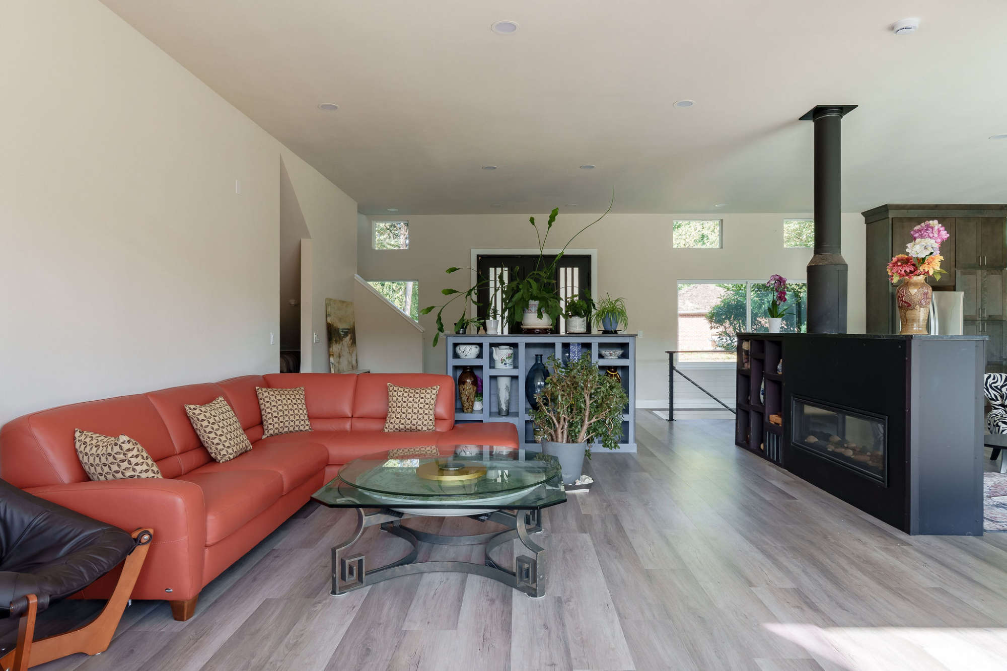 thumbnail view of a listing photo