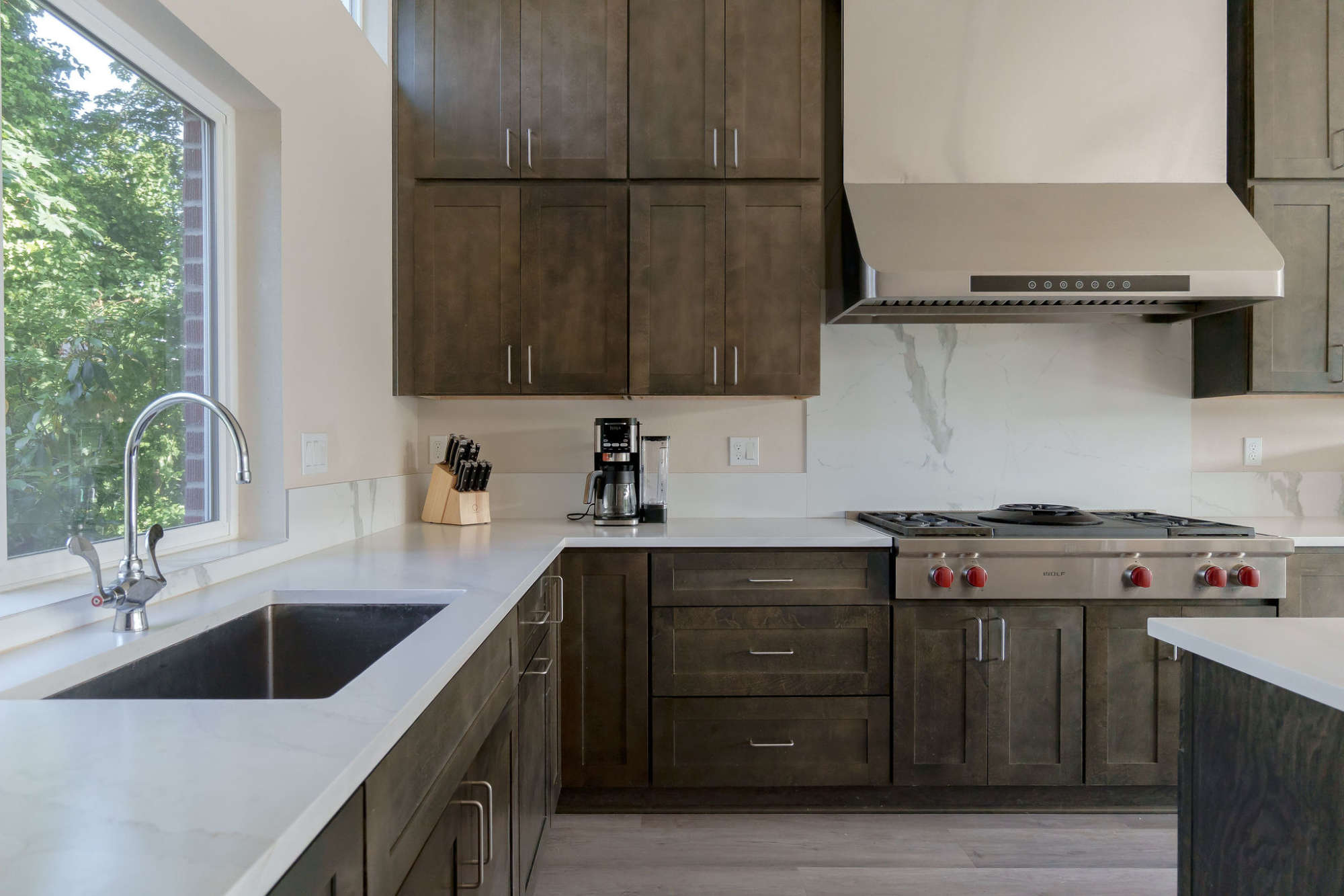 thumbnail view of a listing photo