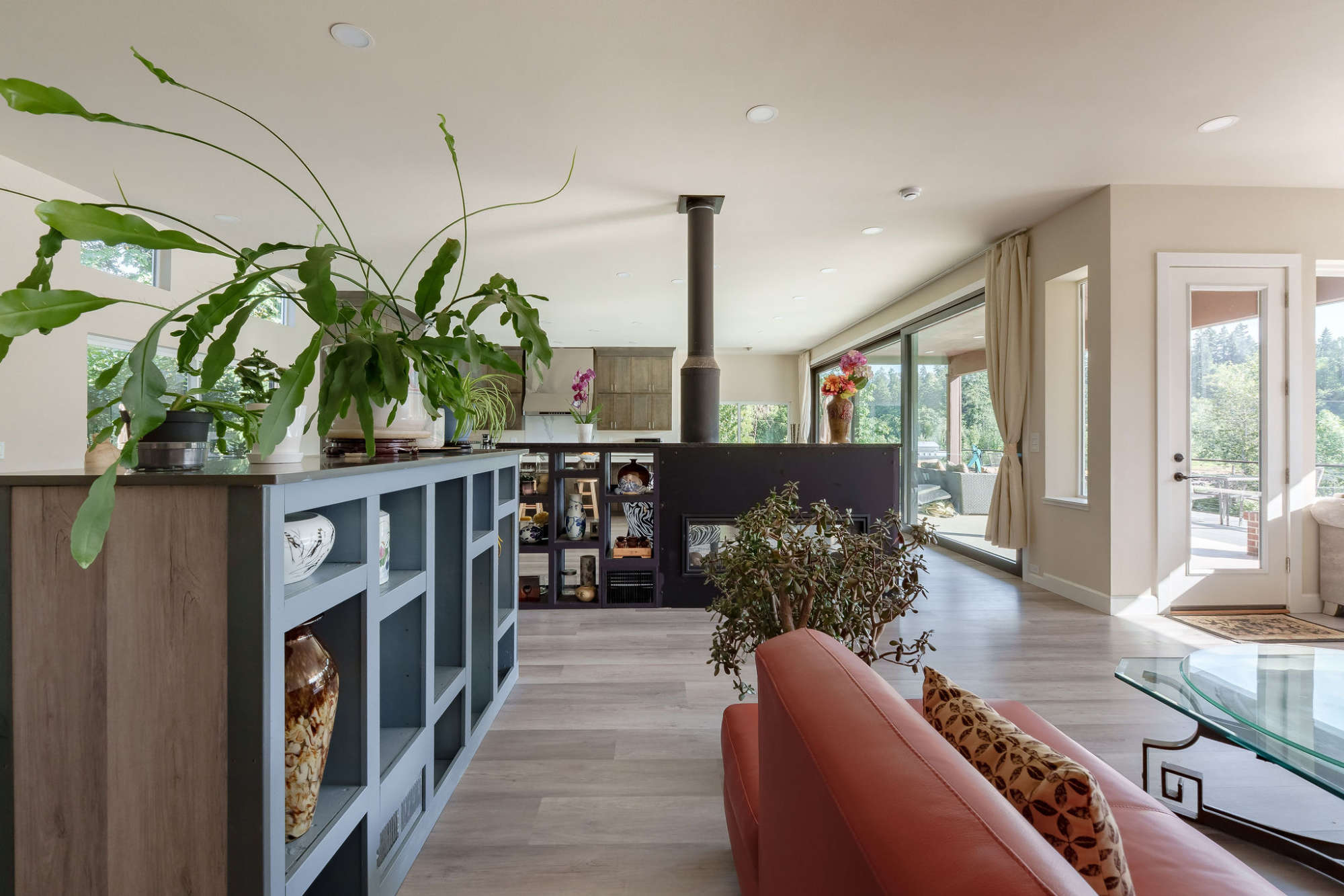 thumbnail view of a listing photo