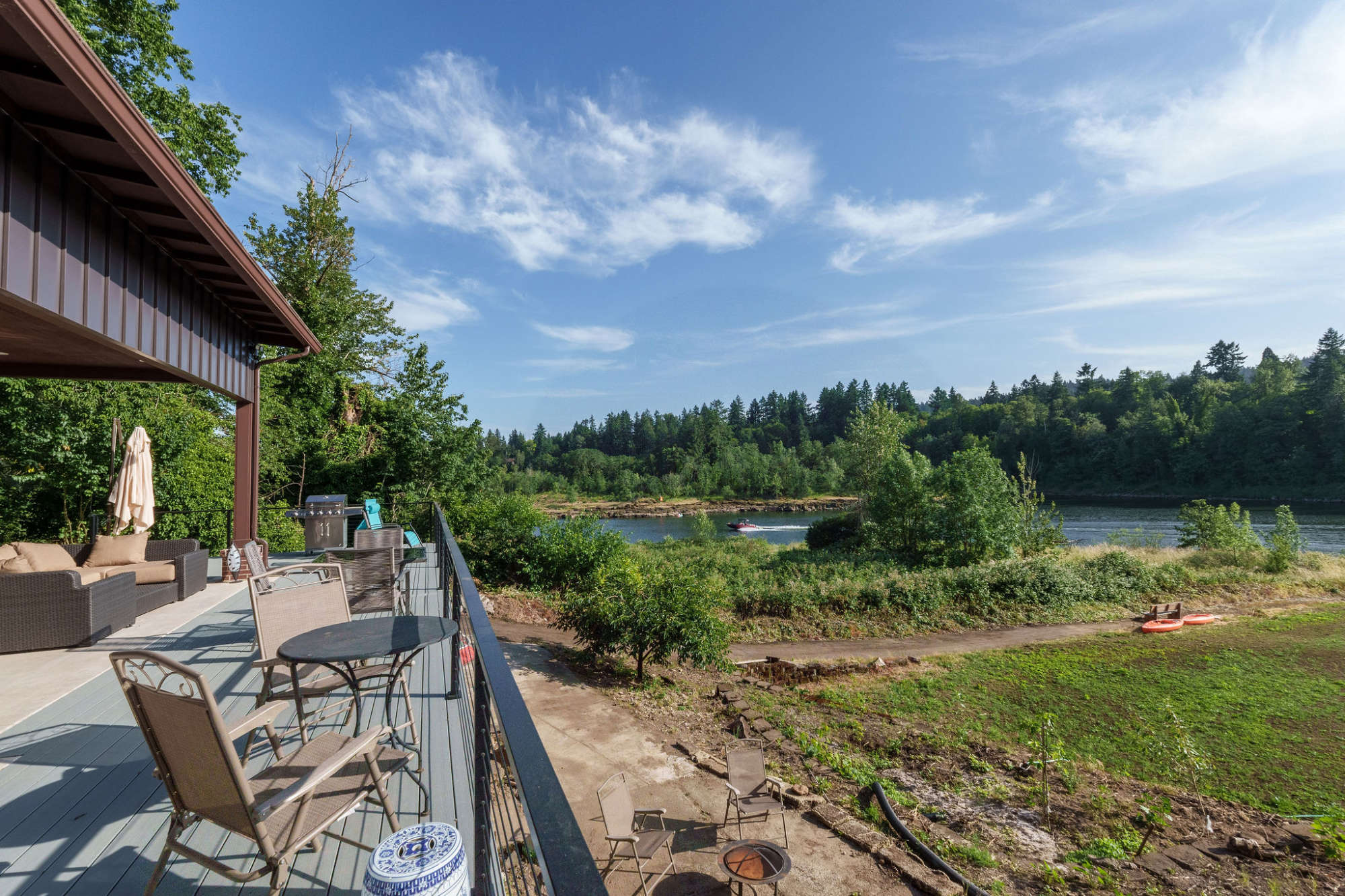 thumbnail view of a listing photo