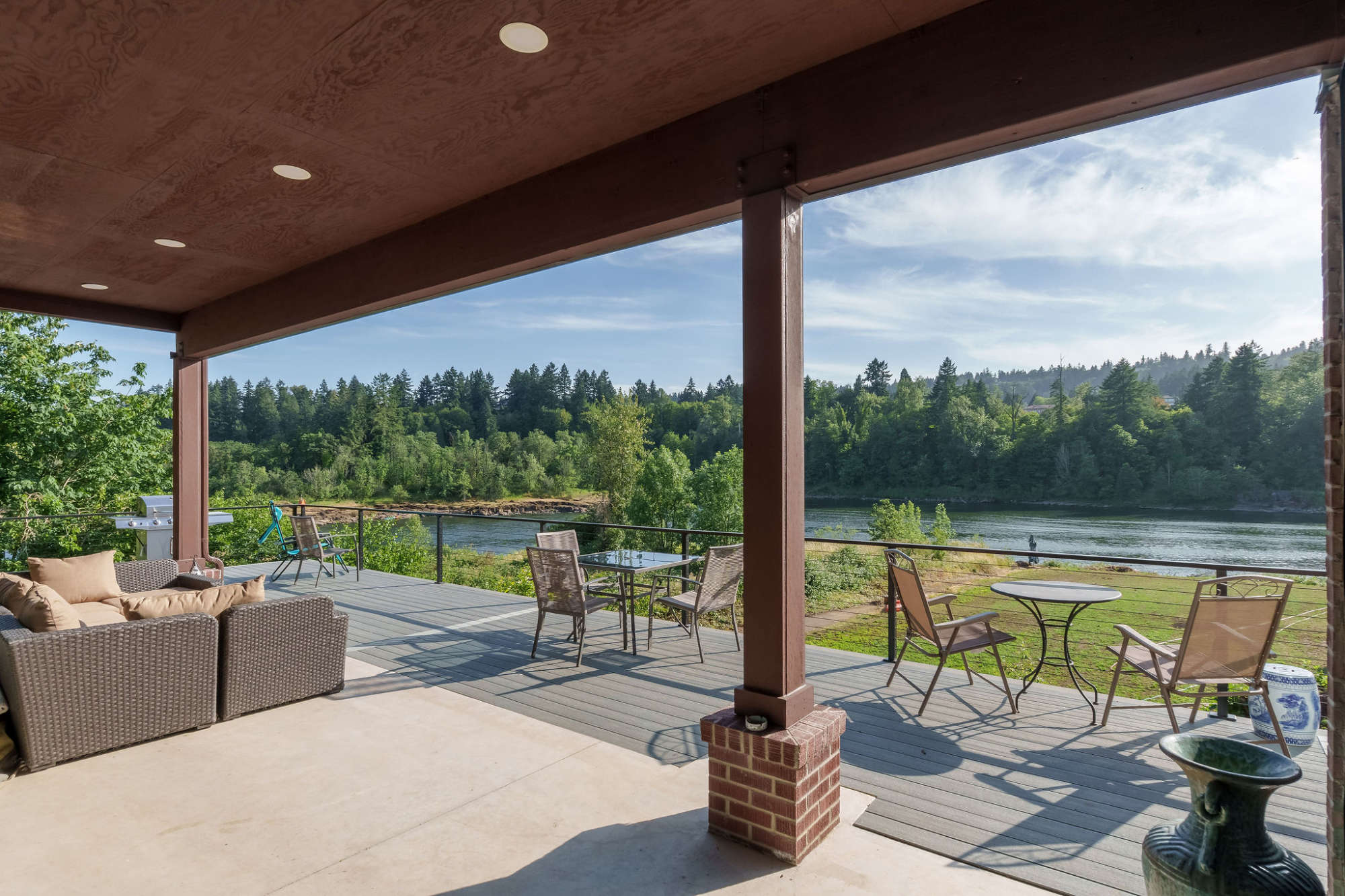 thumbnail view of a listing photo