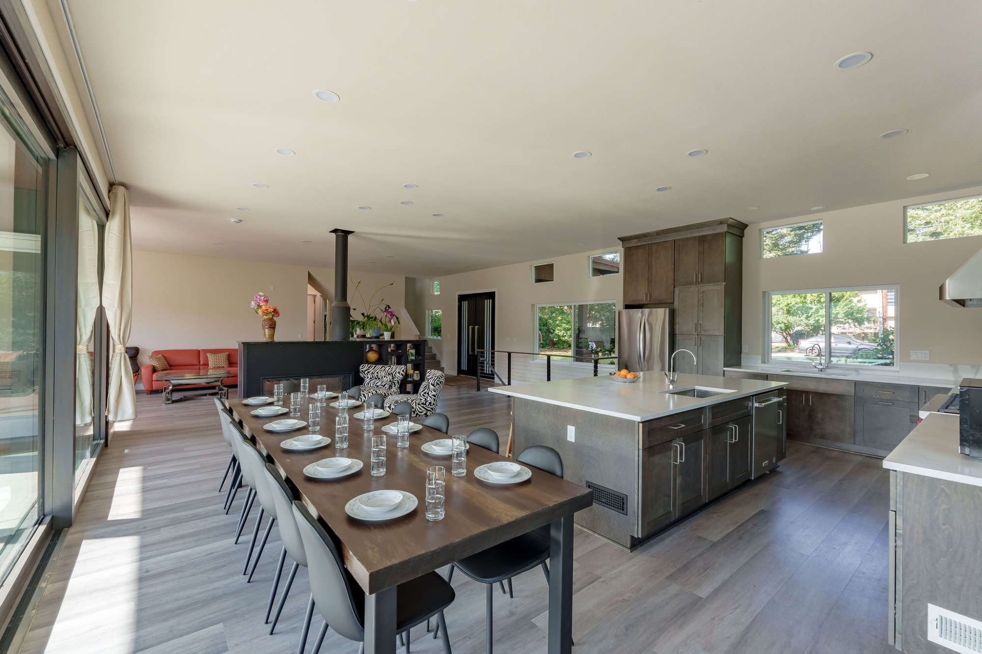 thumbnail view of a listing photo