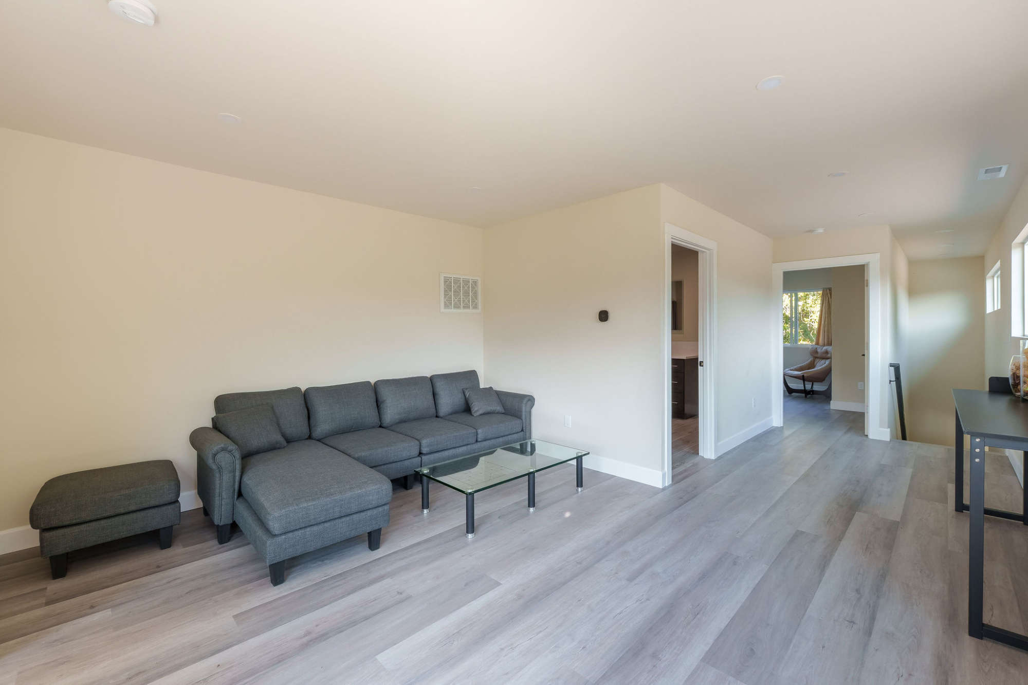 thumbnail view of a listing photo