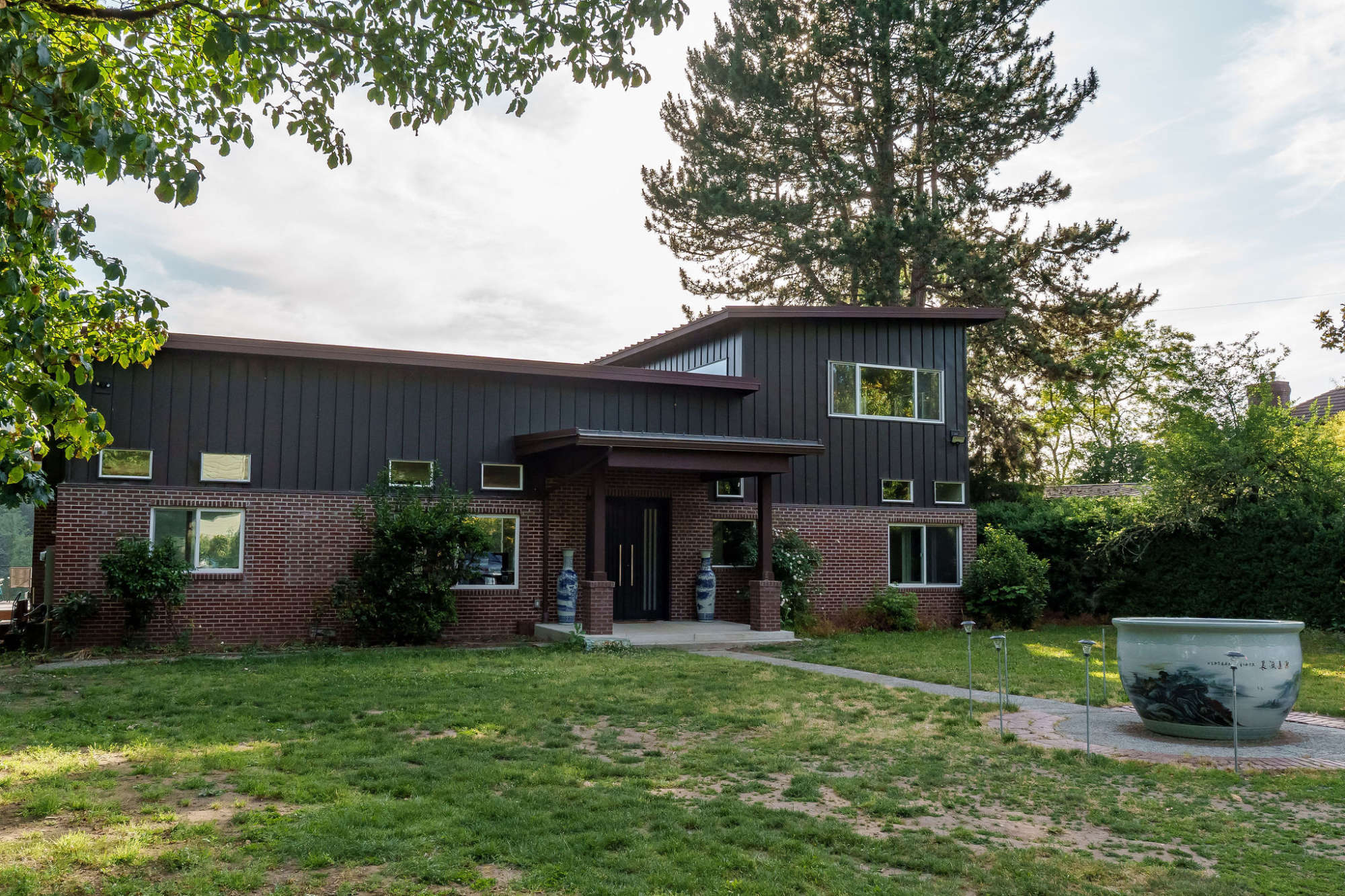 thumbnail view of a listing photo