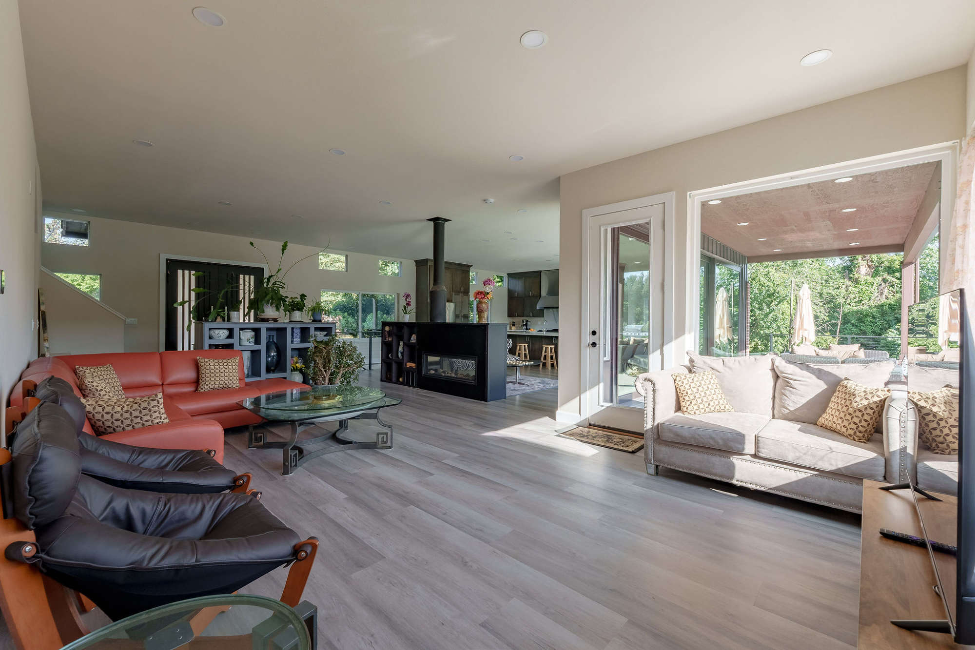 thumbnail view of a listing photo